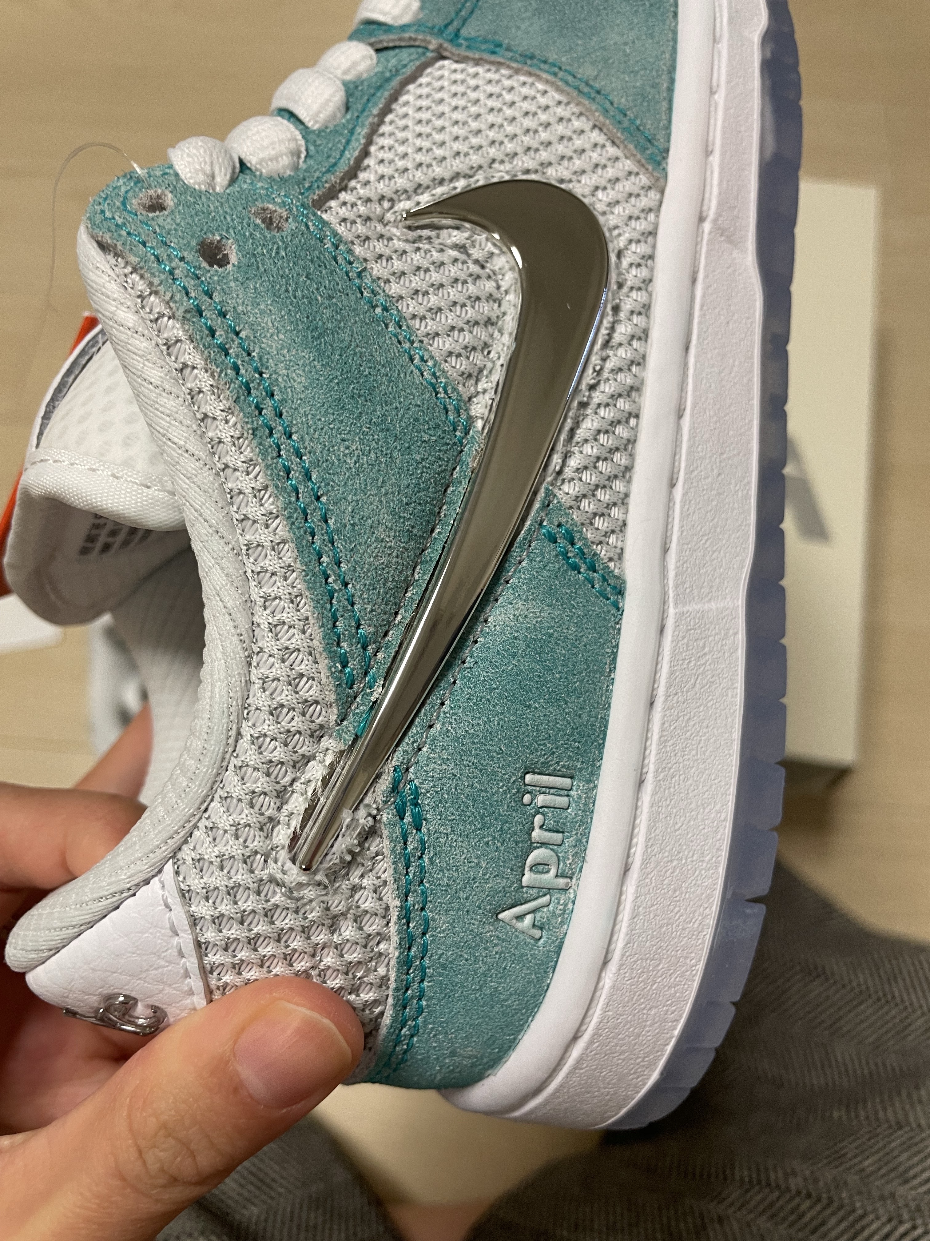 Nike x April Skateboards SB Dunk Low Pro QS Racer Blue Metallic Silver 착용 스타일 - 4