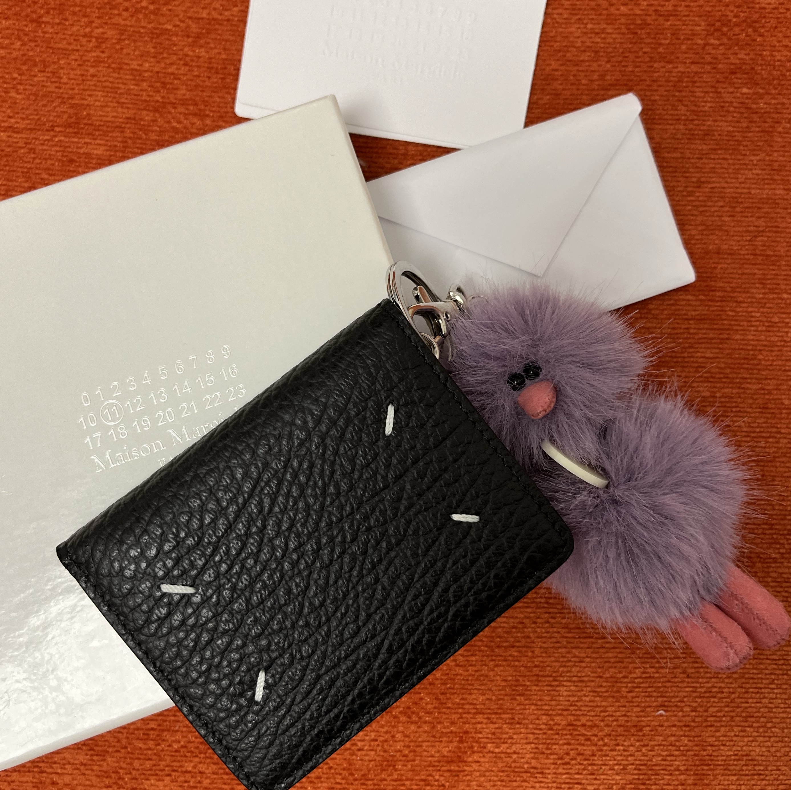 Maison Margiela Keyring Wallet Black 착용 스타일