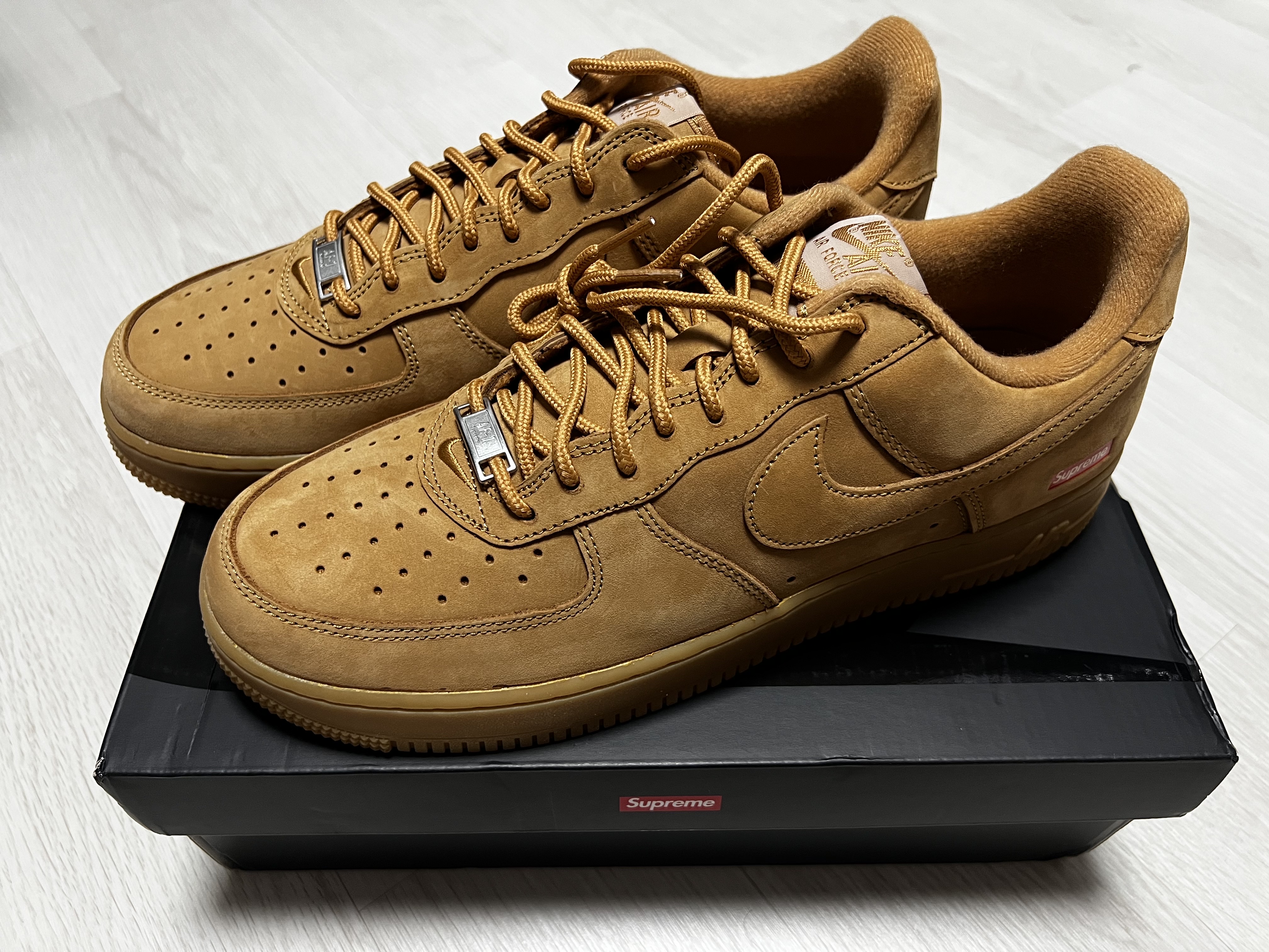 Nike x Supreme Air Force 1 Low Flax 착용 스타일