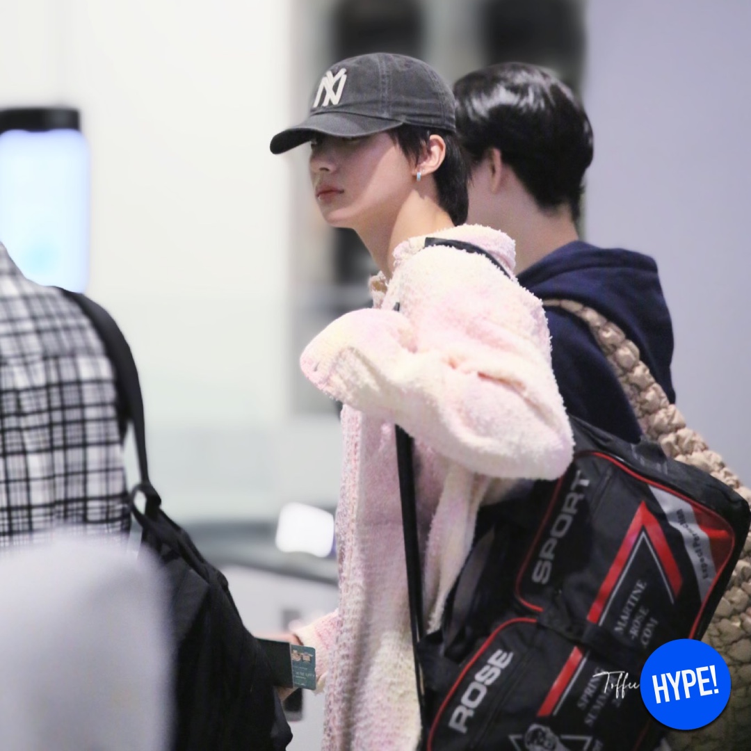 Apple AirPods Max Lightning Space Gray (Korean Ver.), Wooyoungmi Volcano Varsity Jacket Green - 23FW 착용 스타일 - 4