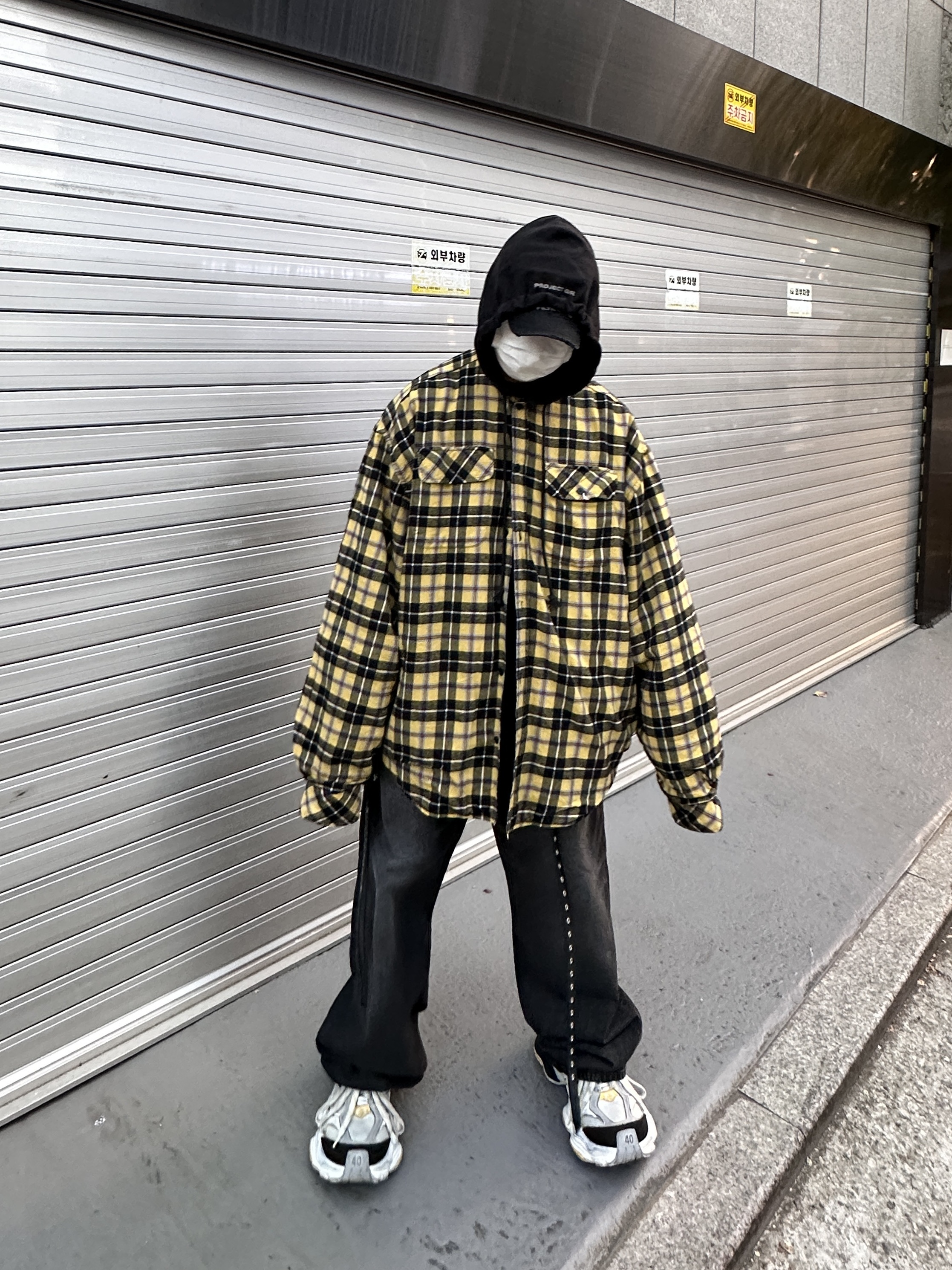 Project G/R Reversible Hoodie Check Shirts Black Yellow, Balenciaga Cargo Sneakers Grey Black Yellow 착용 스타일 - 1