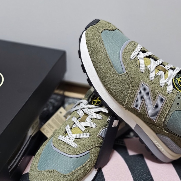 New Balance x Stone Island 574 Legacy Green 착용 스타일