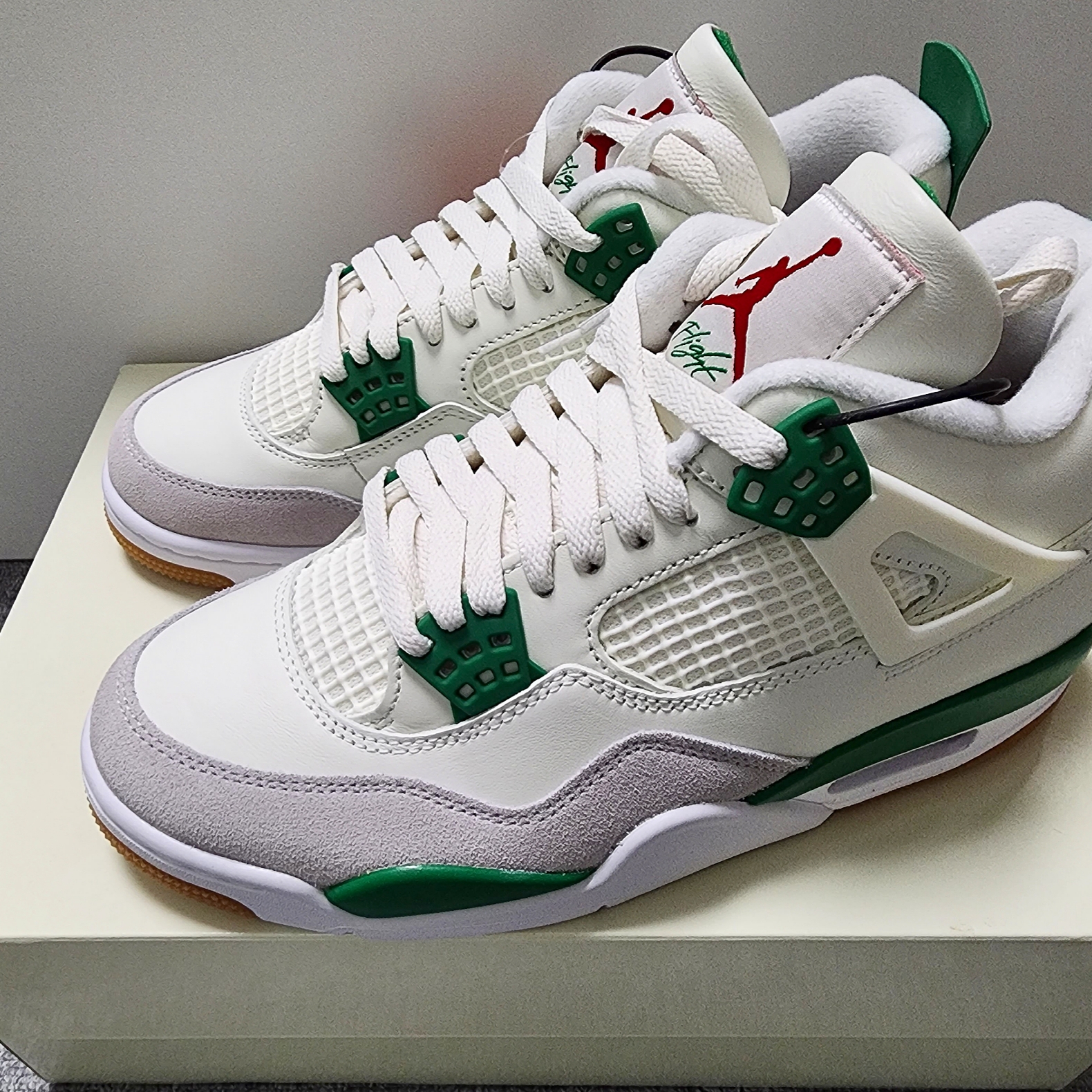 Jordan 4 x Nike SB Retro SP Pine Green 착용 스타일 - 2