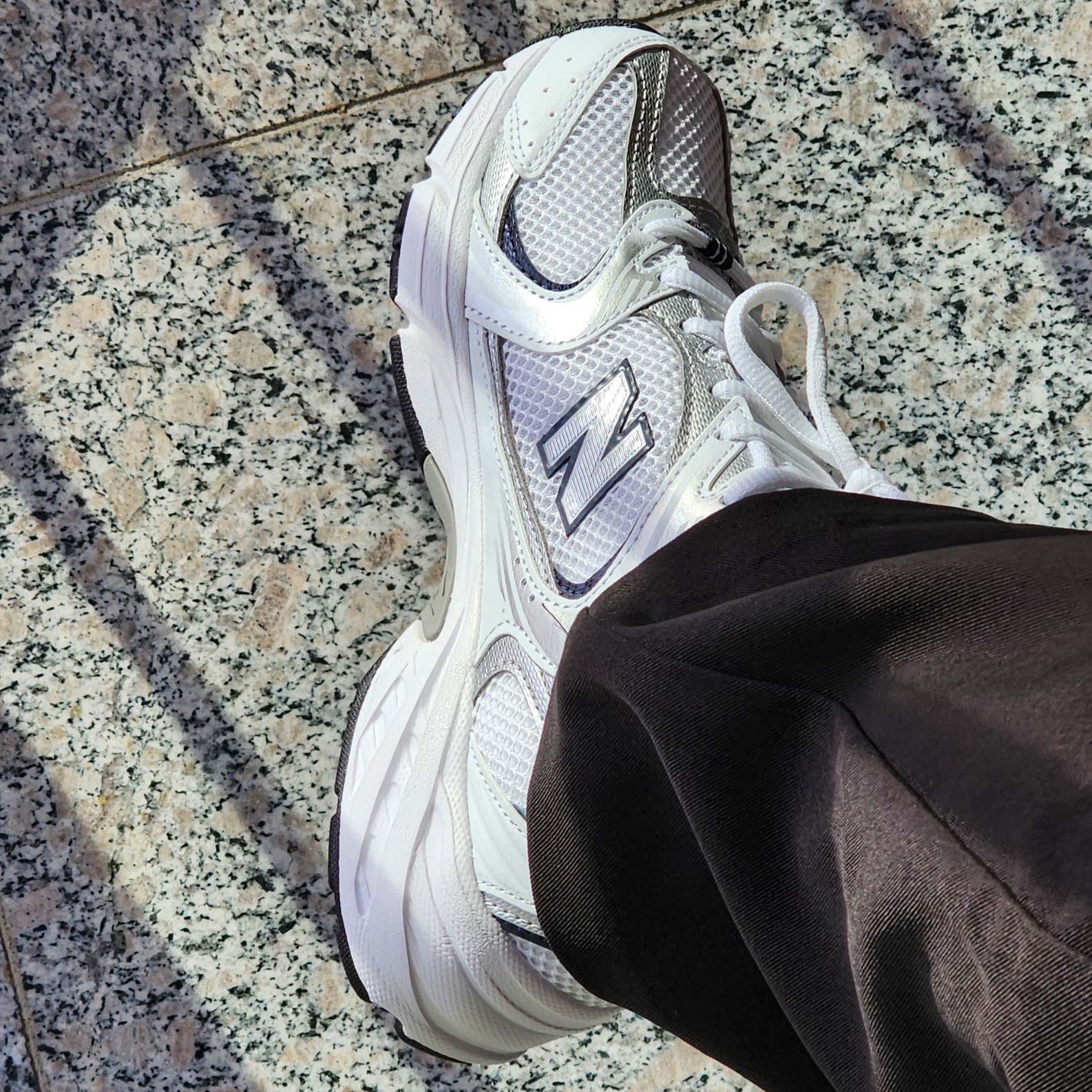 New Balance 530 White 착용 스타일