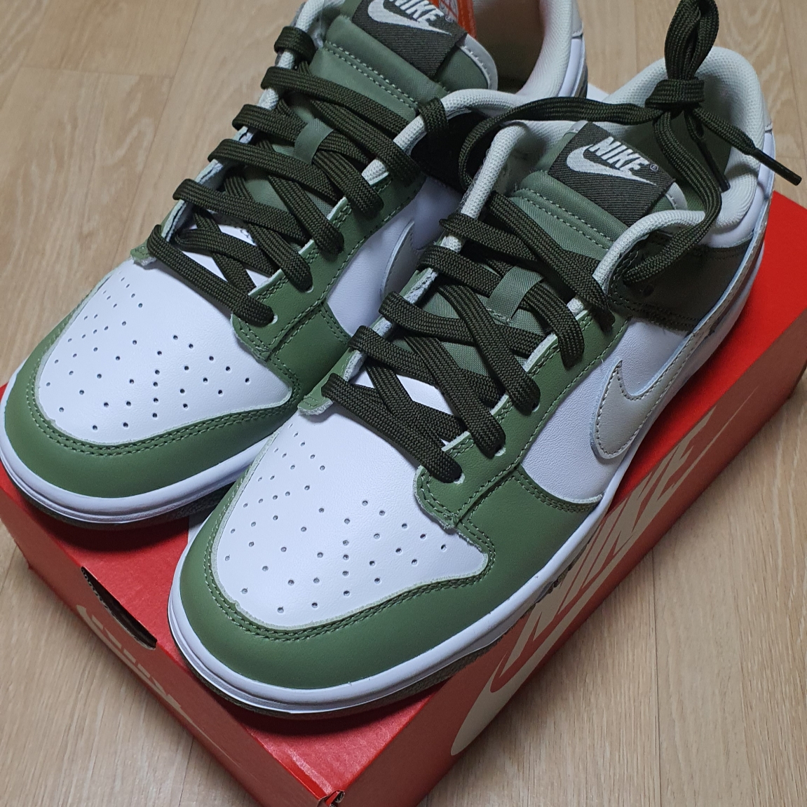 Nike Dunk Low Oil Green 착용 스타일