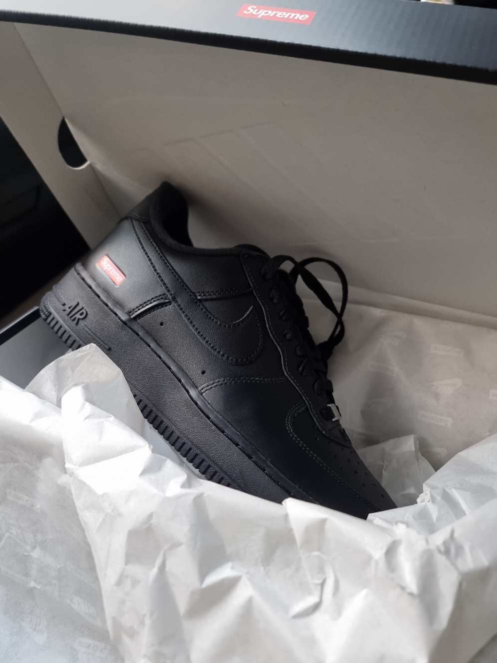 Nike x Supreme Air Force 1 Low Black 착용 스타일 - 1