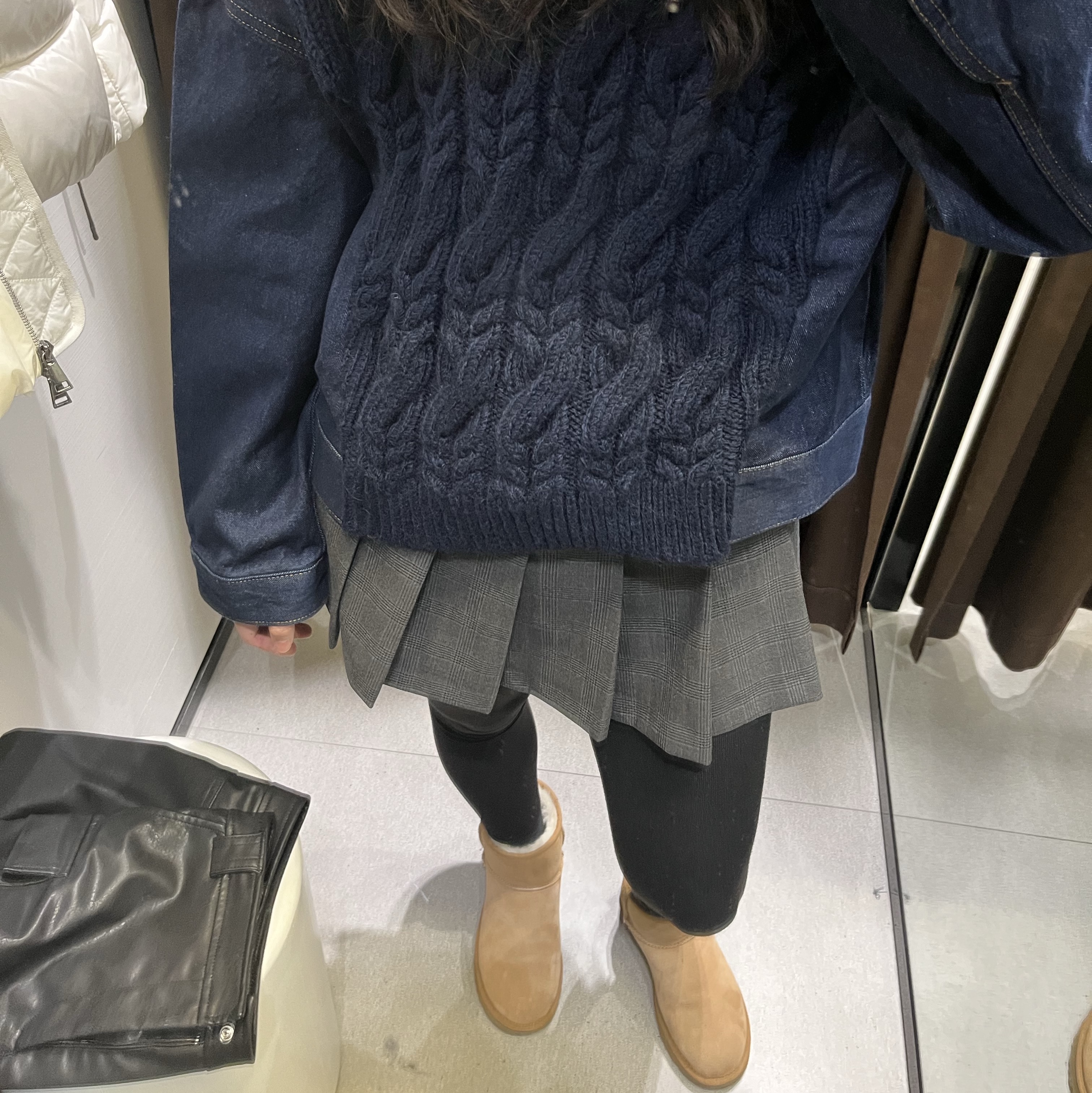 (W) UGG Classic Mini II Boots Chestnut 착용 스타일 - 1