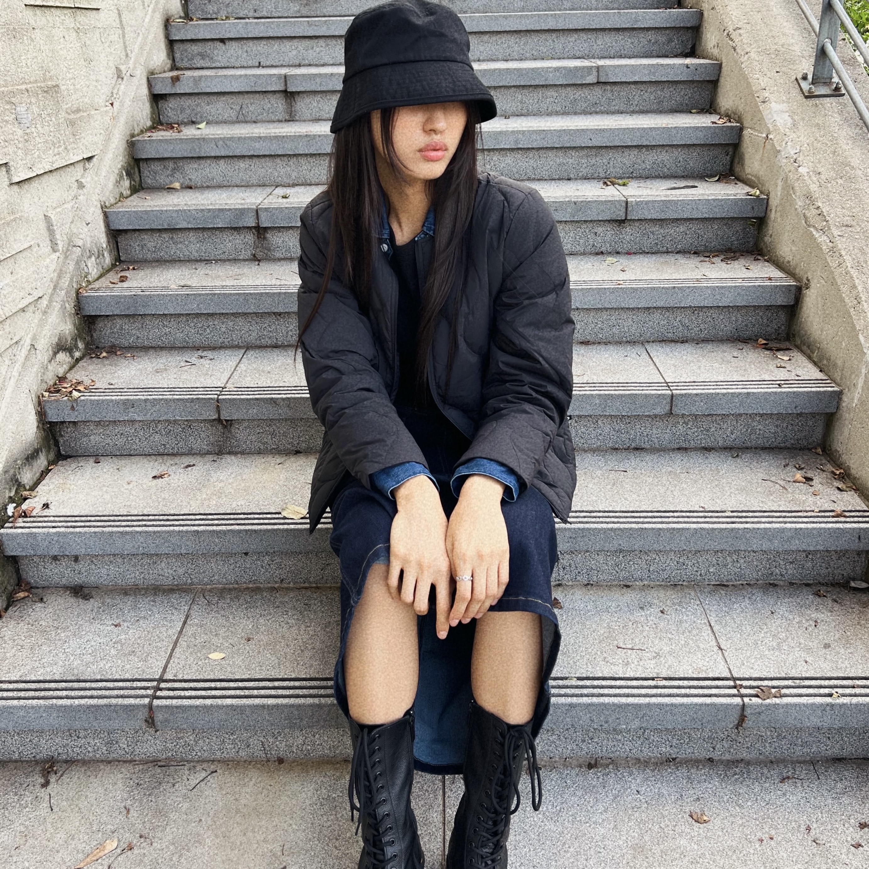 (W) Burberry Diamond Quilted Long Nylon Jacket Black, (W) Dr. Martens Audrick 20 Eye Leather Knee High Platform Boots Black 착용 스타일 - 3
