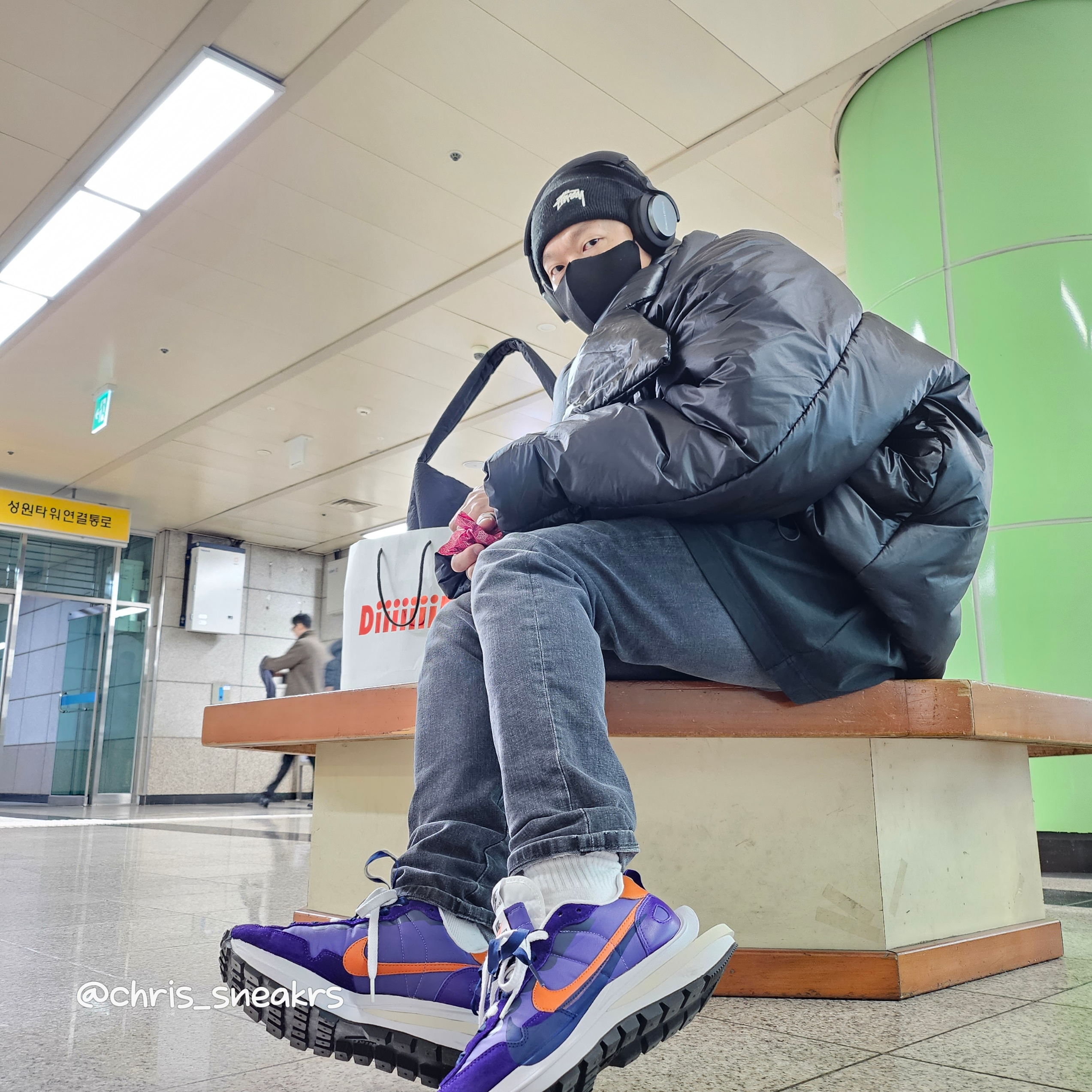 Nike x Sacai VaporWaffle Dark Iris, Yeezy Gap Engineered By Balenciaga Round Jacket 2 Black 착용 스타일 - 1
