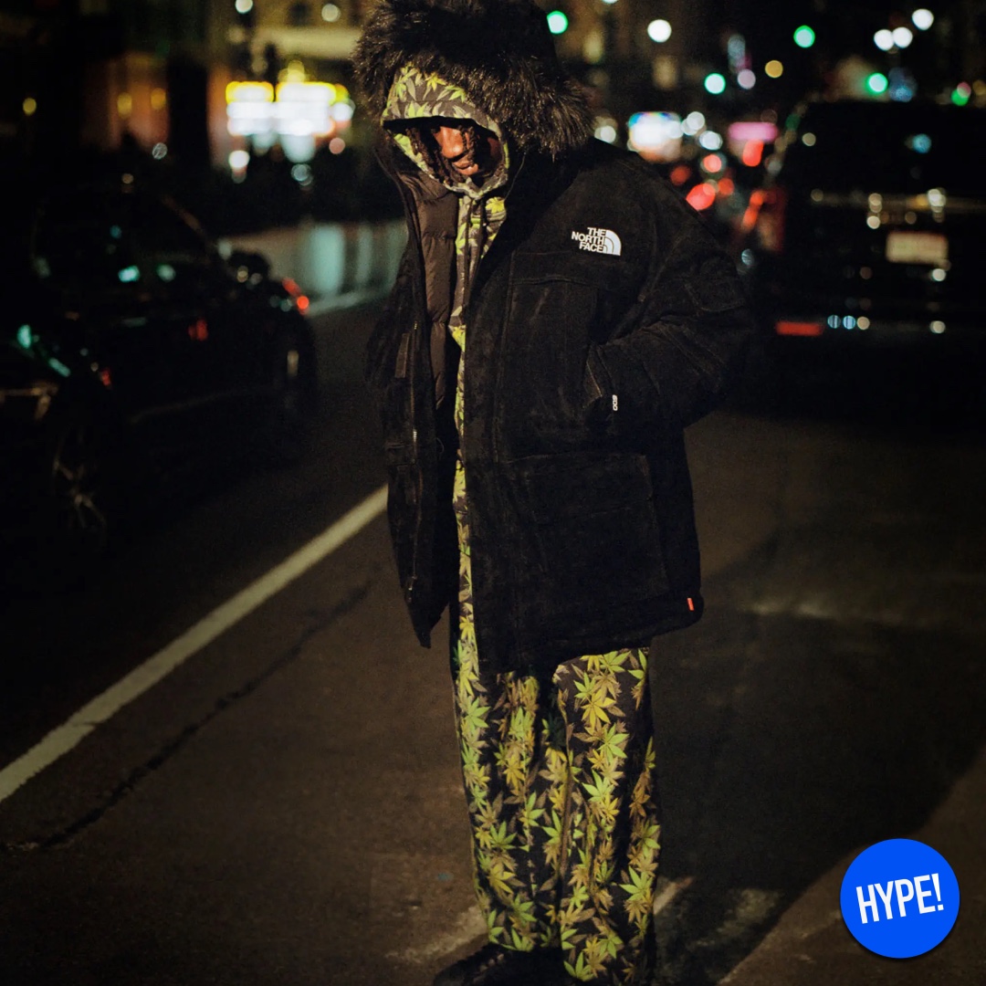 Supreme x The North Face Faux Fur Nuptse Jacket Black - 20FW, Supreme x The North Face Studded Nuptse Vest Royal - 21SS 착용 스타일 - 3