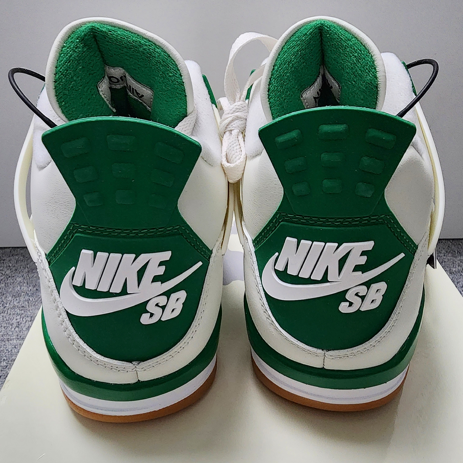 Jordan 4 x Nike SB Retro SP Pine Green 착용 스타일 - 3
