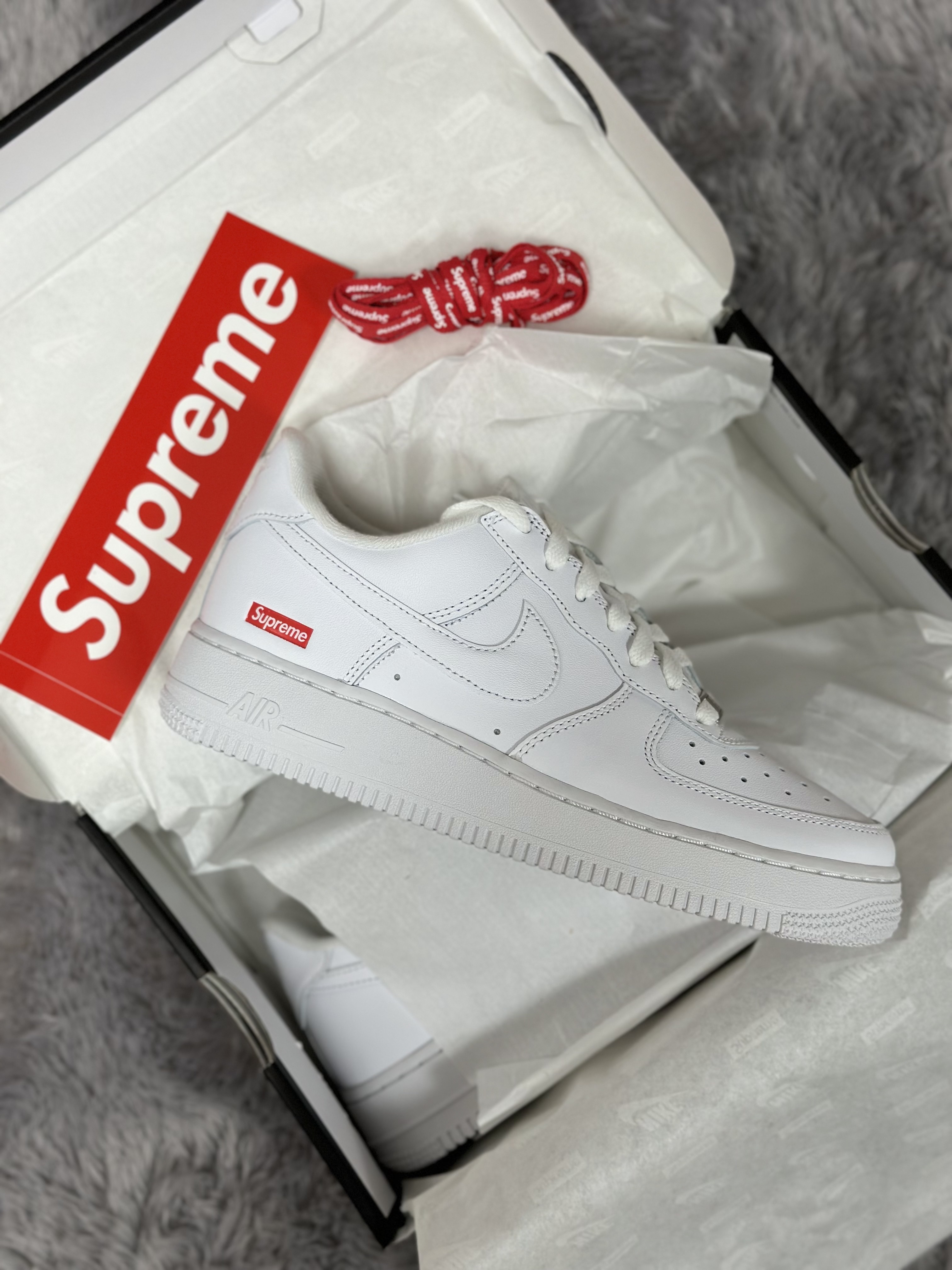 Nike x Supreme Air Force 1 Low White 착용 스타일 - 3