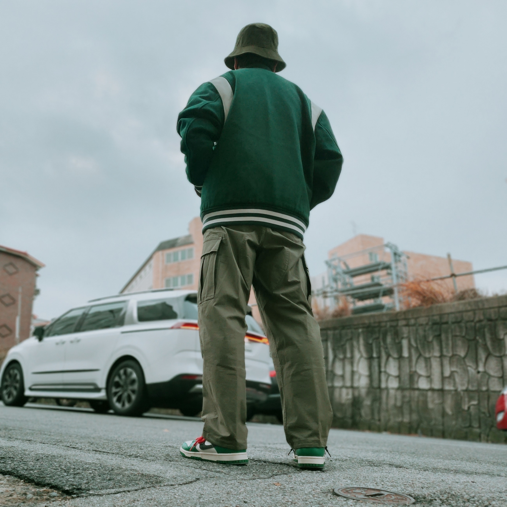 Nike Dunk Low Retro SE Jackpot Malachite, Nike SB Kearny Skate Cargo Pants Medium Olive - Asia 착용 스타일 - 3