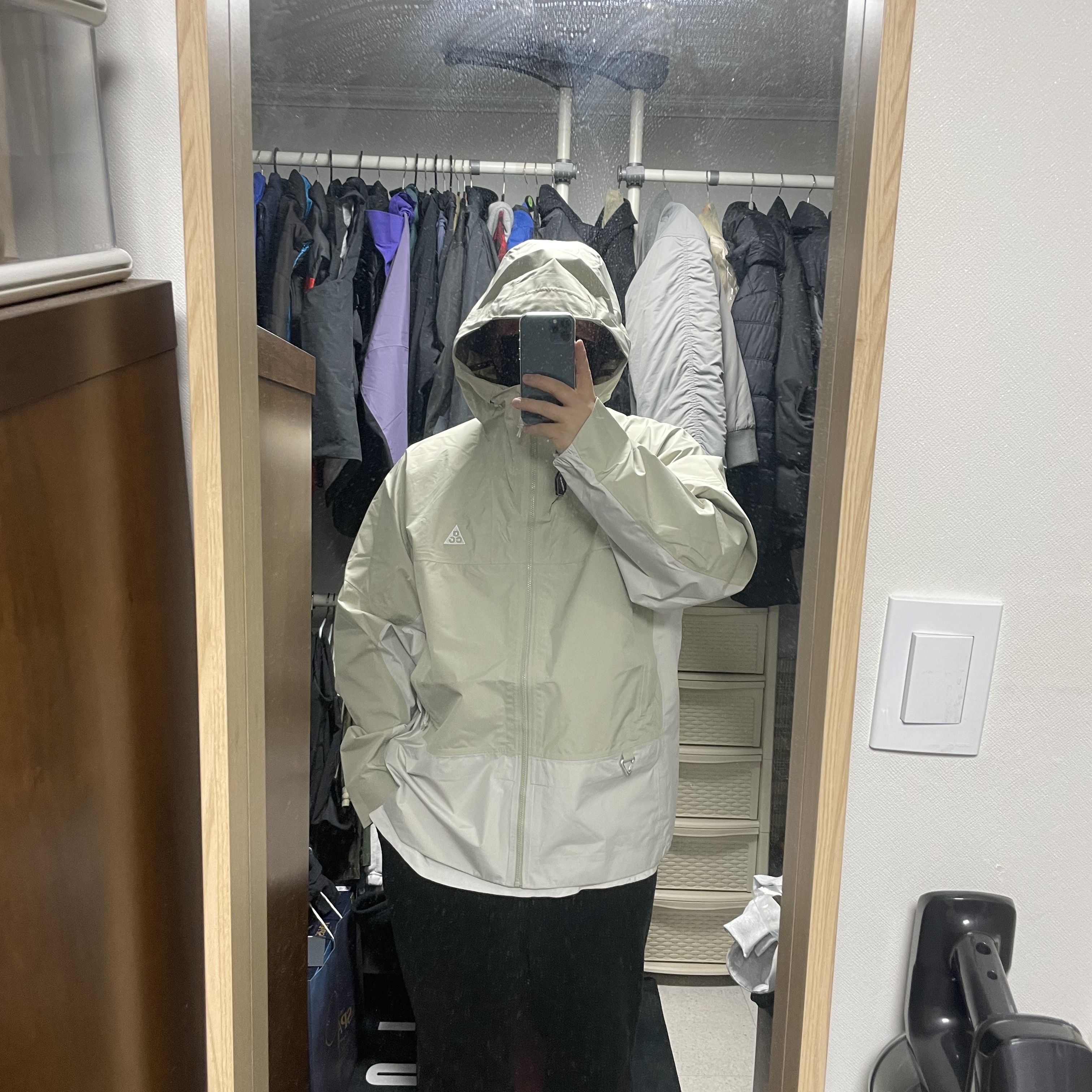 Nike ACG Storm-Fit ADV Chain of Craters Jacket Light Stone - US/EU 착용 스타일 - 2