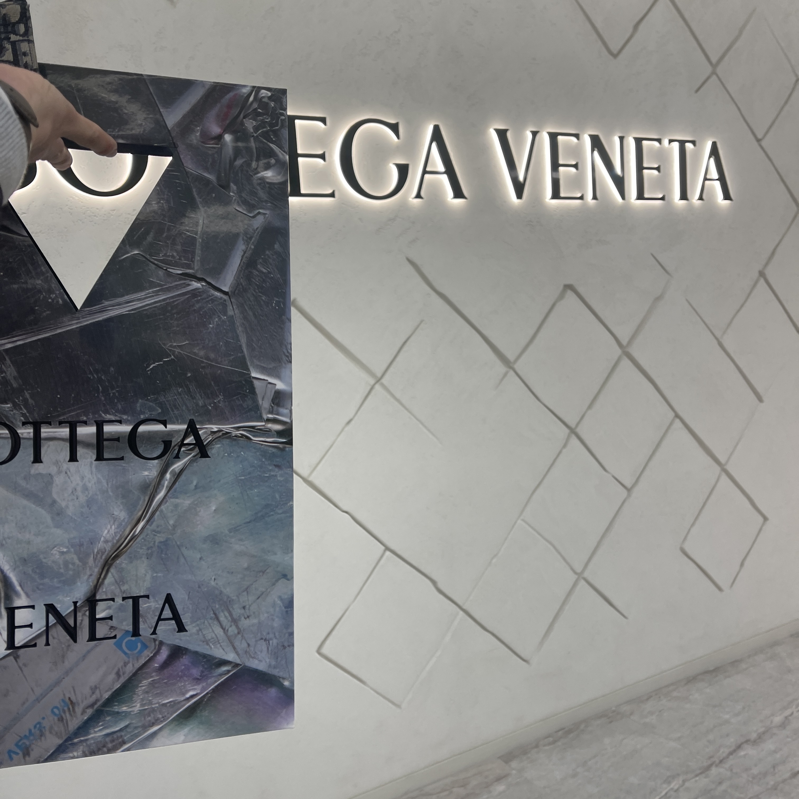 Bottega Veneta Business Card Case Parakeet 착용 스타일 - 2