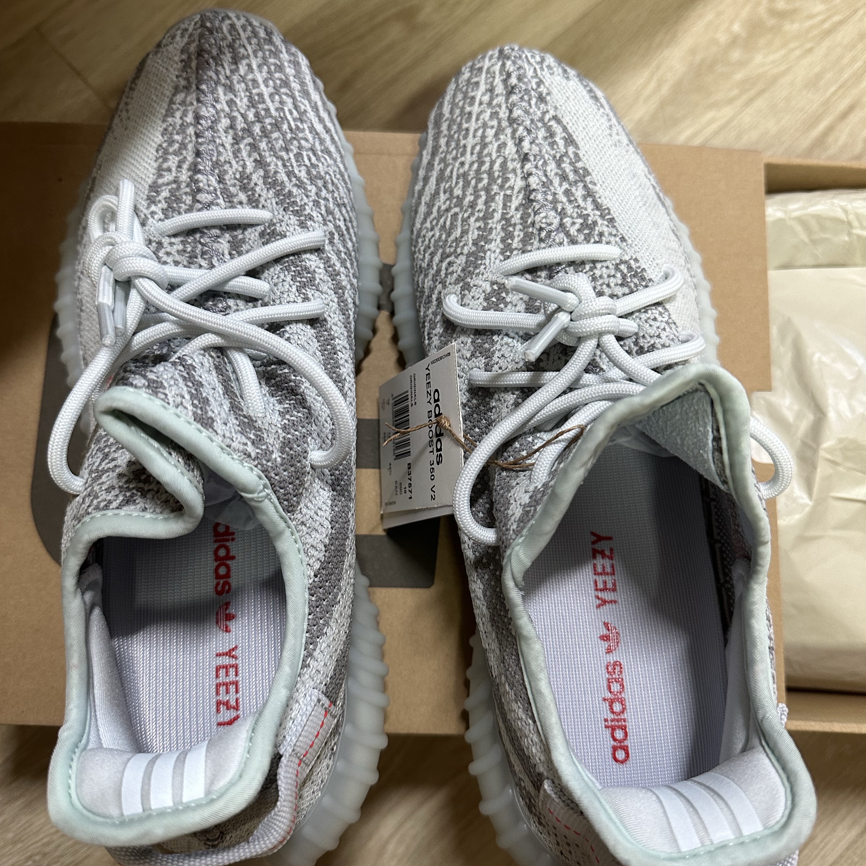 Adidas Yeezy Boost 350 V2 Blue Tint 2017 착용 스타일