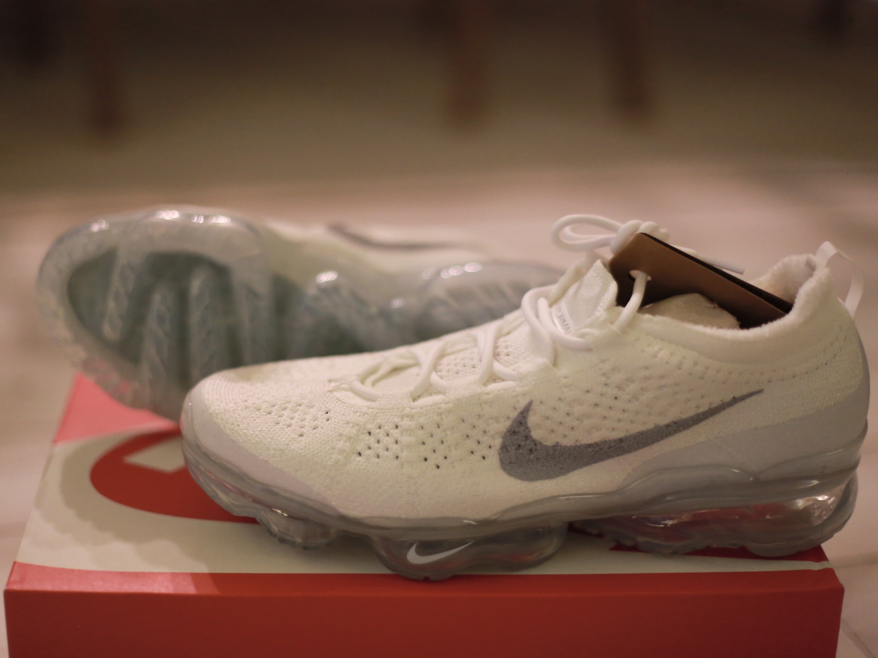 (W) Nike Air Vapormax 2023 Flyknit White 착용 스타일 - 4