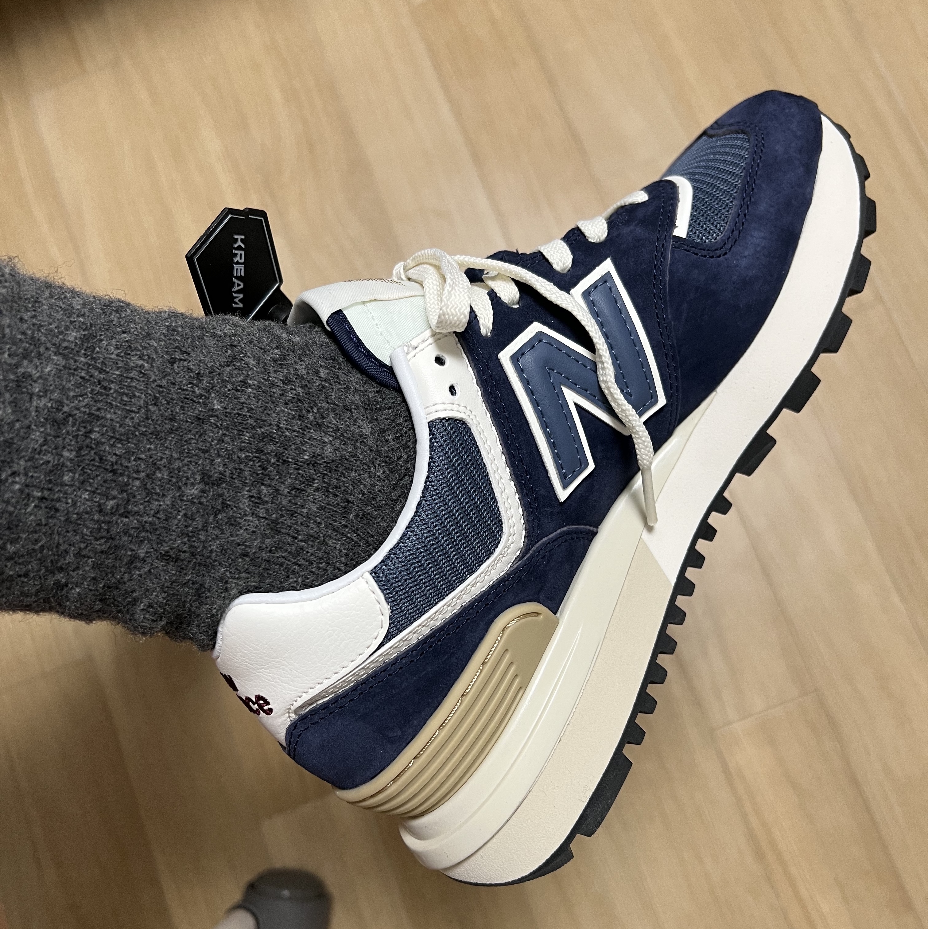 New Balance 574 Legacy Navy 착용 스타일 - 1