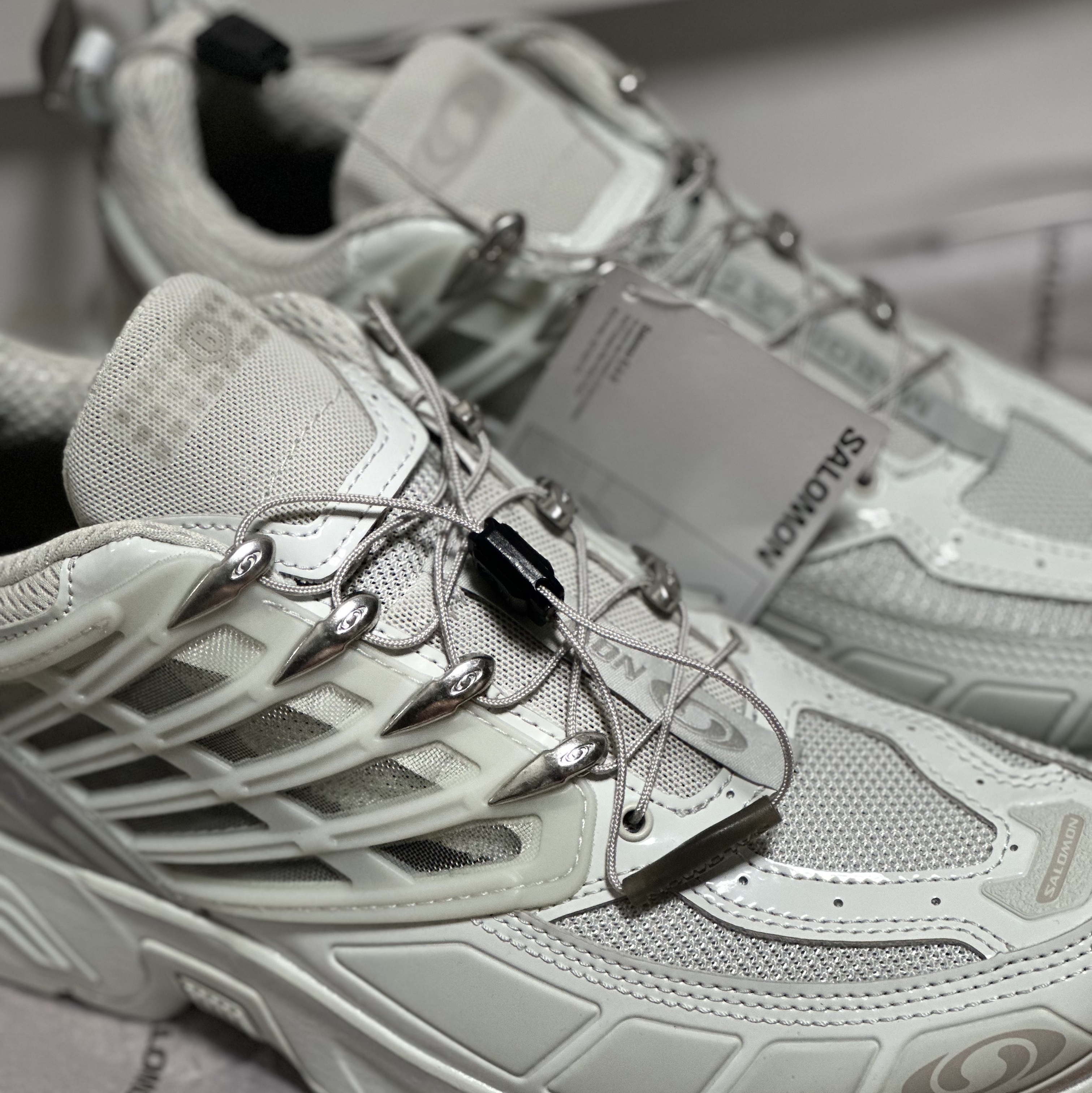 Salomon x MM6 Maison Margiela ACS Pro Metal Ghost Grey 착용 스타일