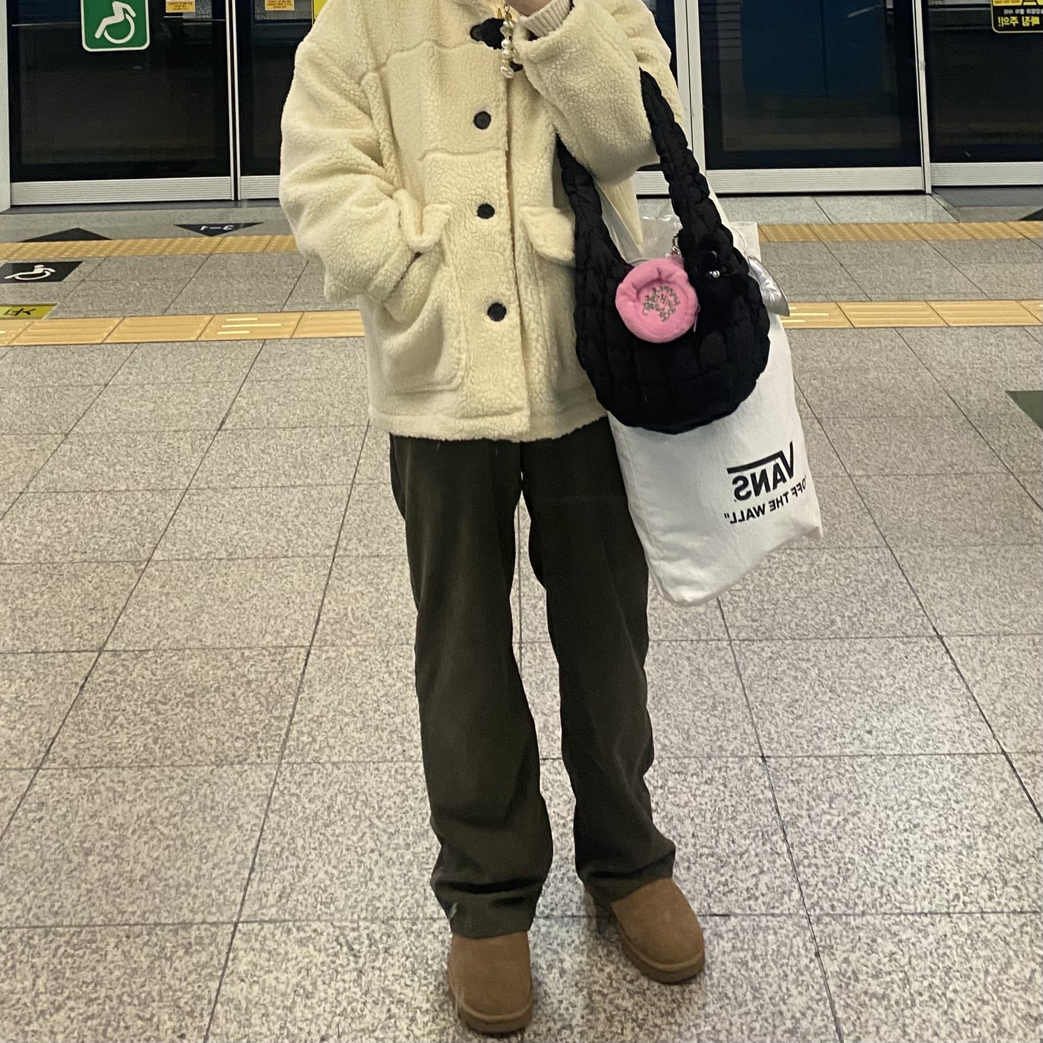 (W) UGG Classic Mini II Boots Chestnut 착용 스타일
