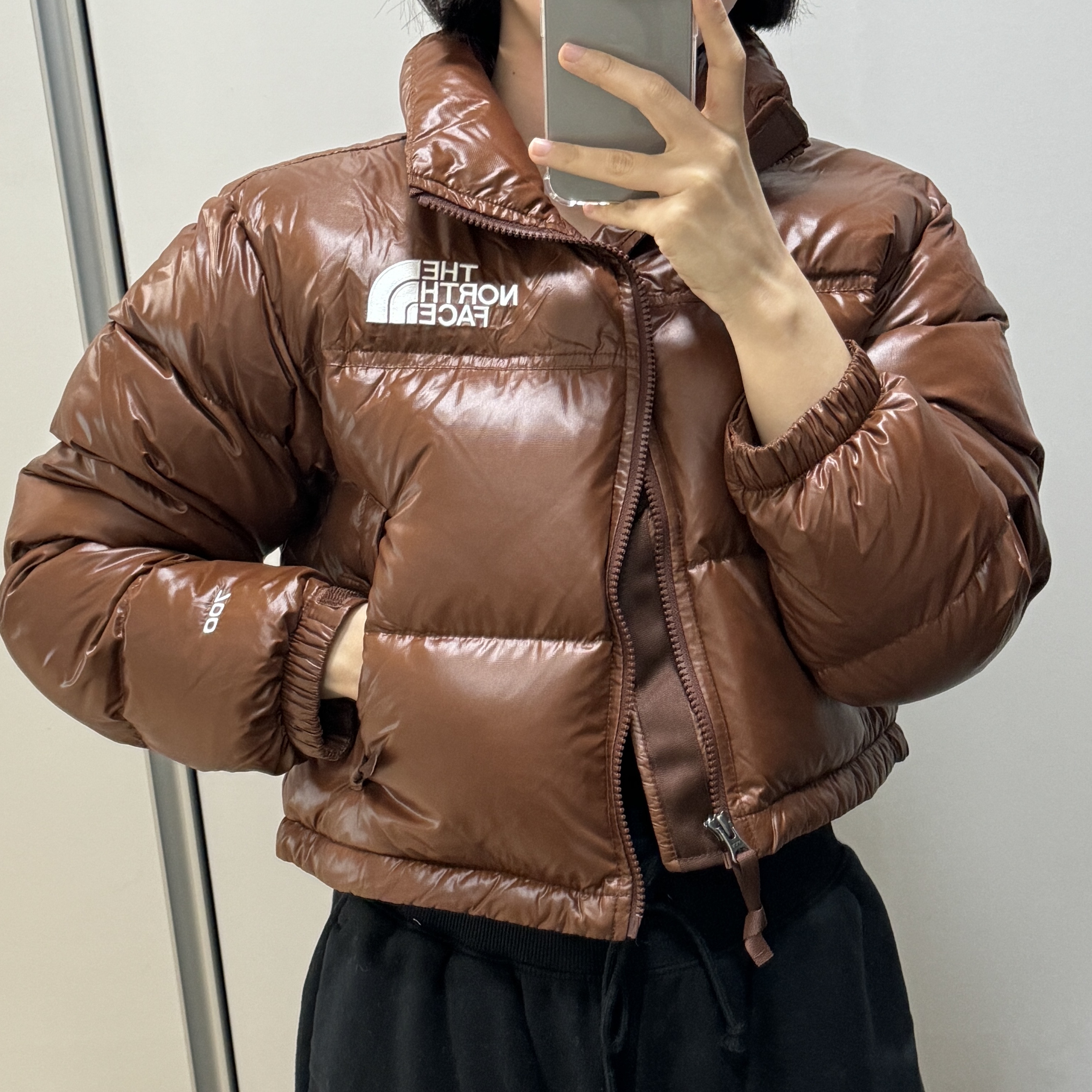(W) The North Face Nuptse Short Jacket Dark Oak 착용 스타일 - 2