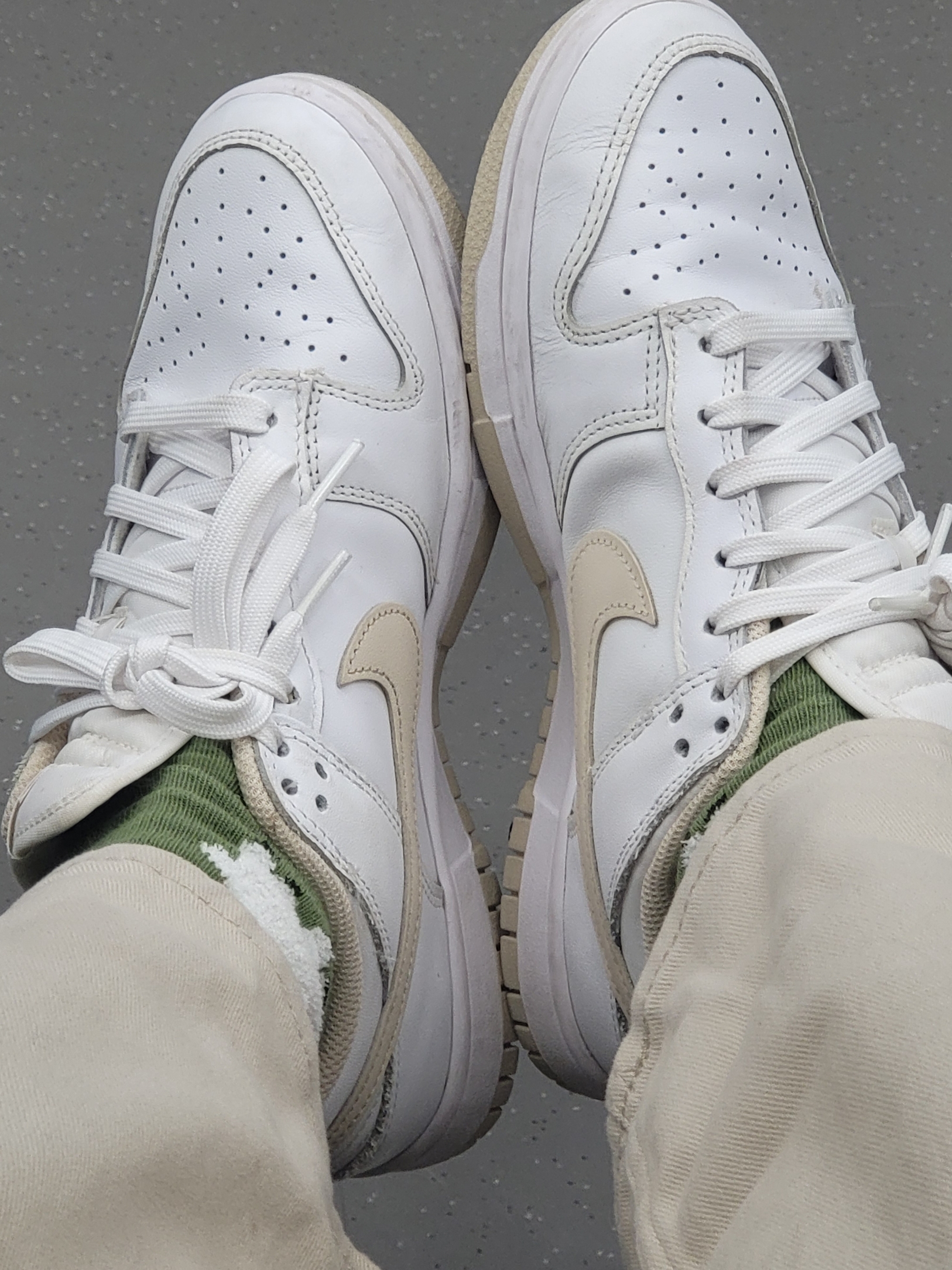 (W) Nike Dunk Low Pearl White 착용 스타일 - 1