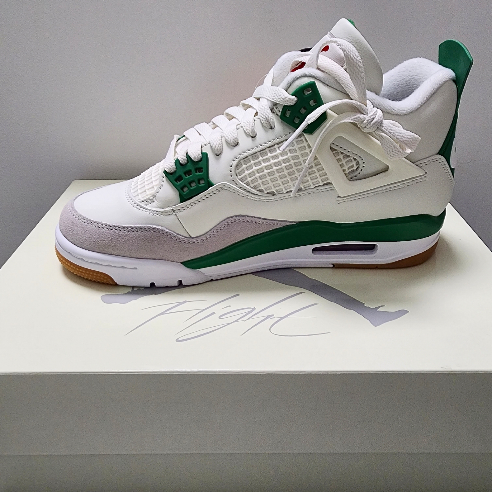 Jordan 4 x Nike SB Retro SP Pine Green 착용 스타일 - 1