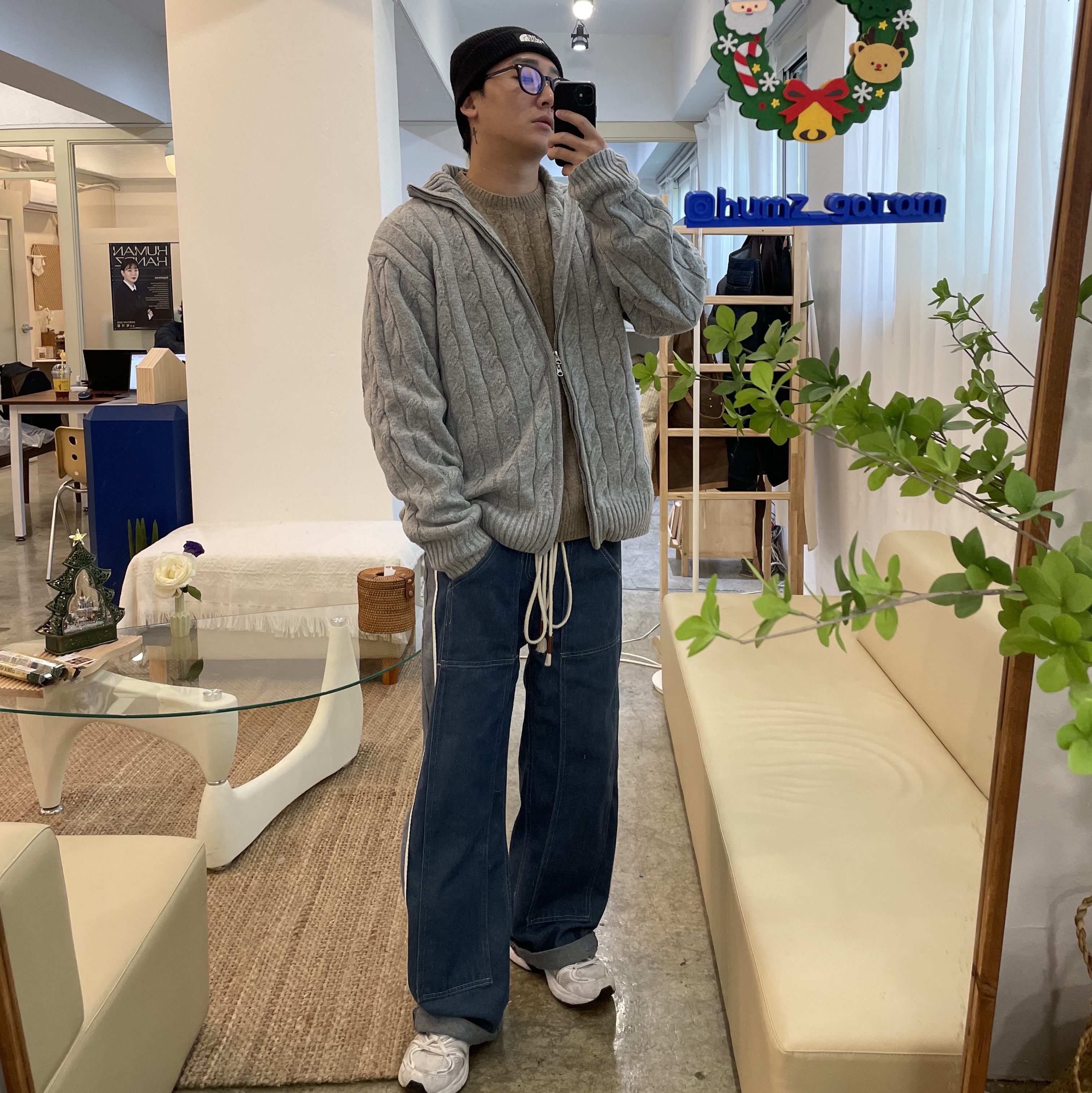 The North Face Big Logo Beanie Navy 착용 스타일