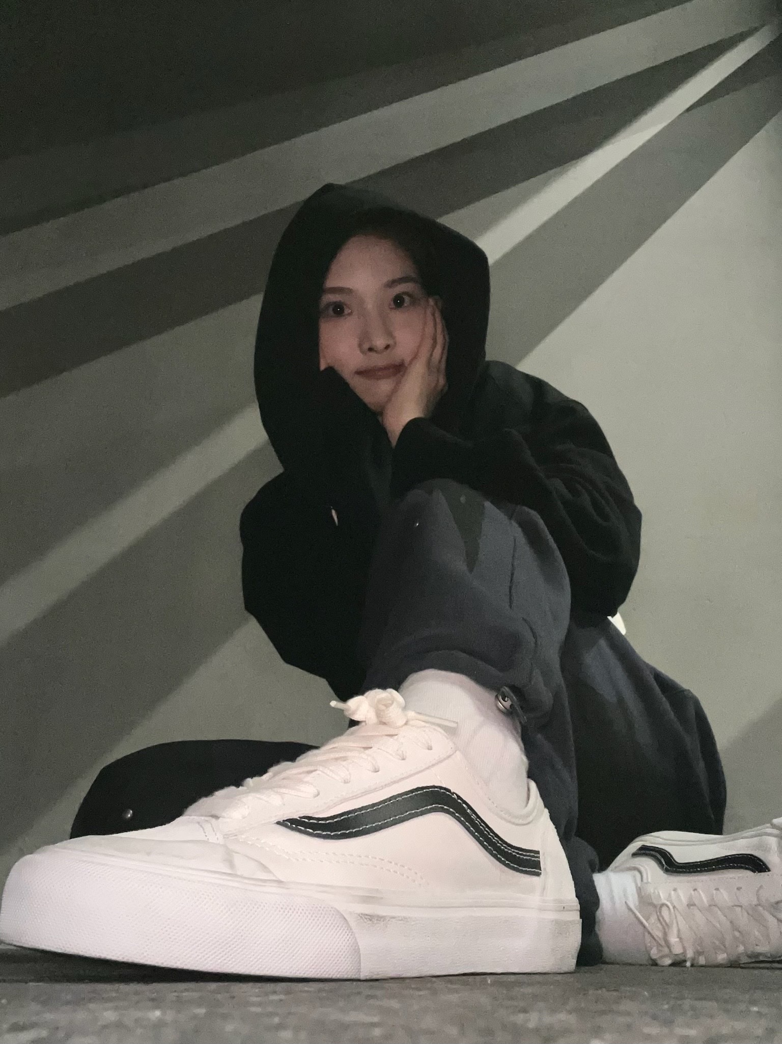 Vans Old Skool Leather Pop White Black 착용 스타일 - 2