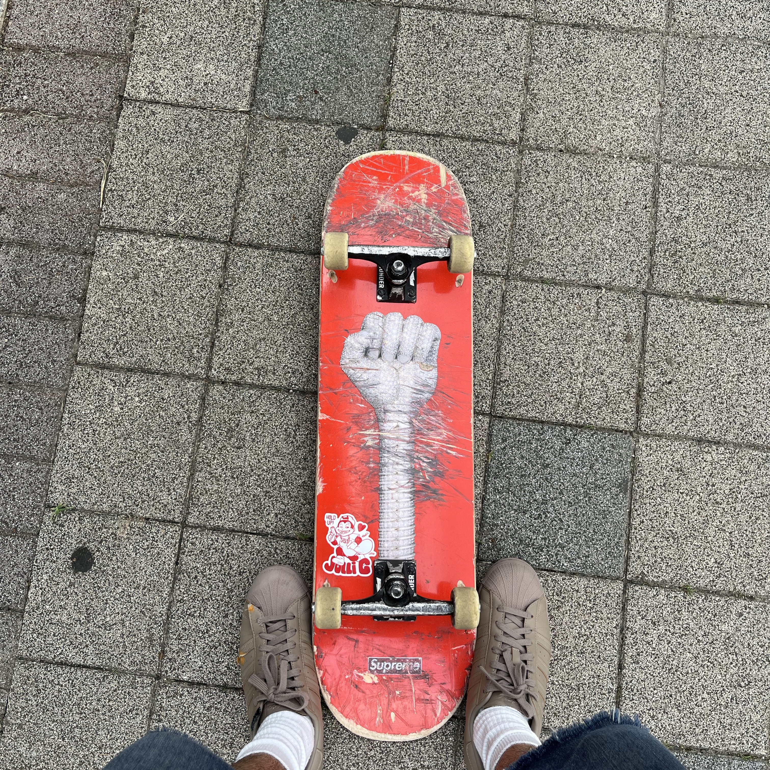 Supreme x Hardies Fist Skateboard Deck Red - 23SS, Supreme x Hardies Fist Skateboard Deck Black - 23SS 착용 스타일 - 2