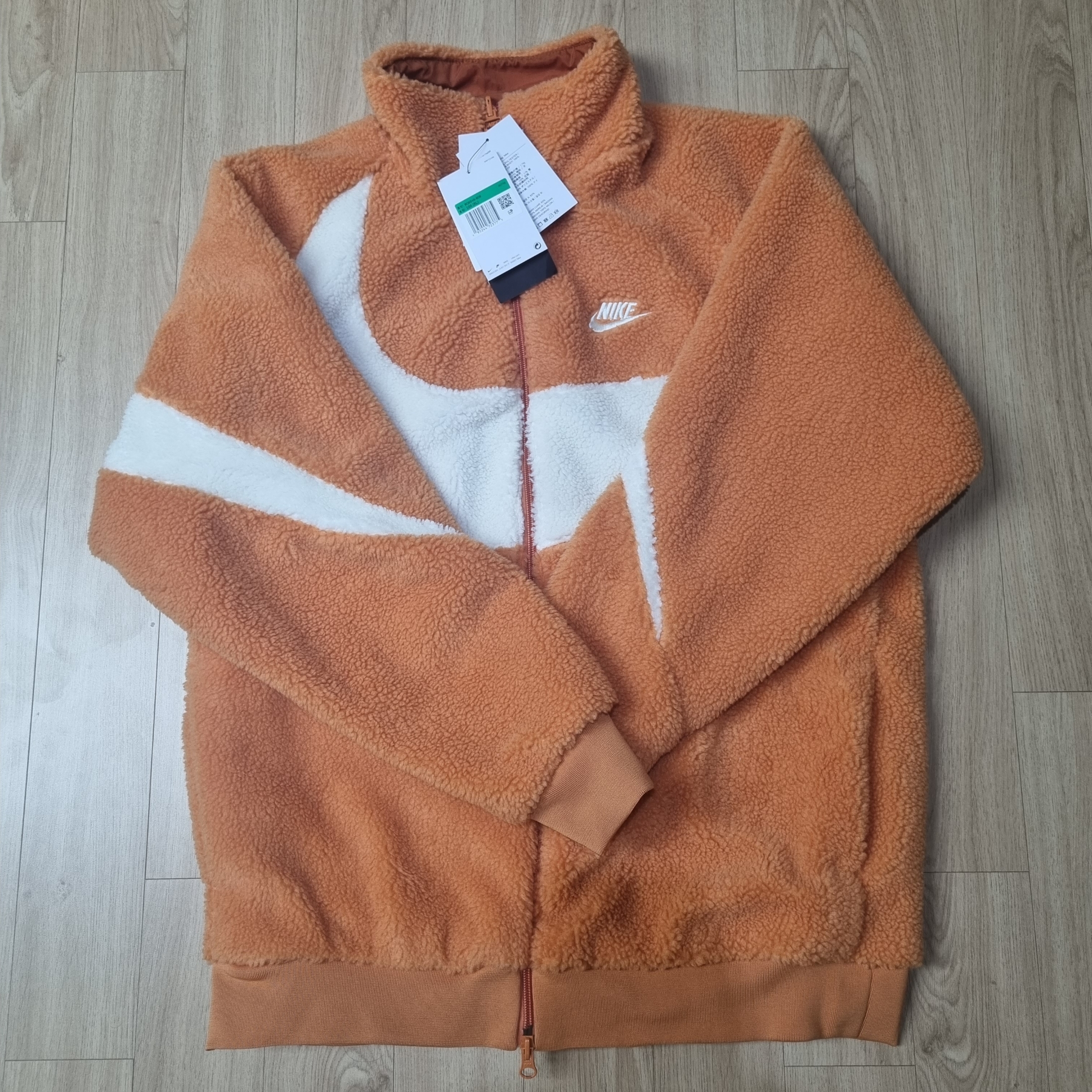 Nike Big Swoosh Full Zip Jacket Hot Curry 착용 스타일
