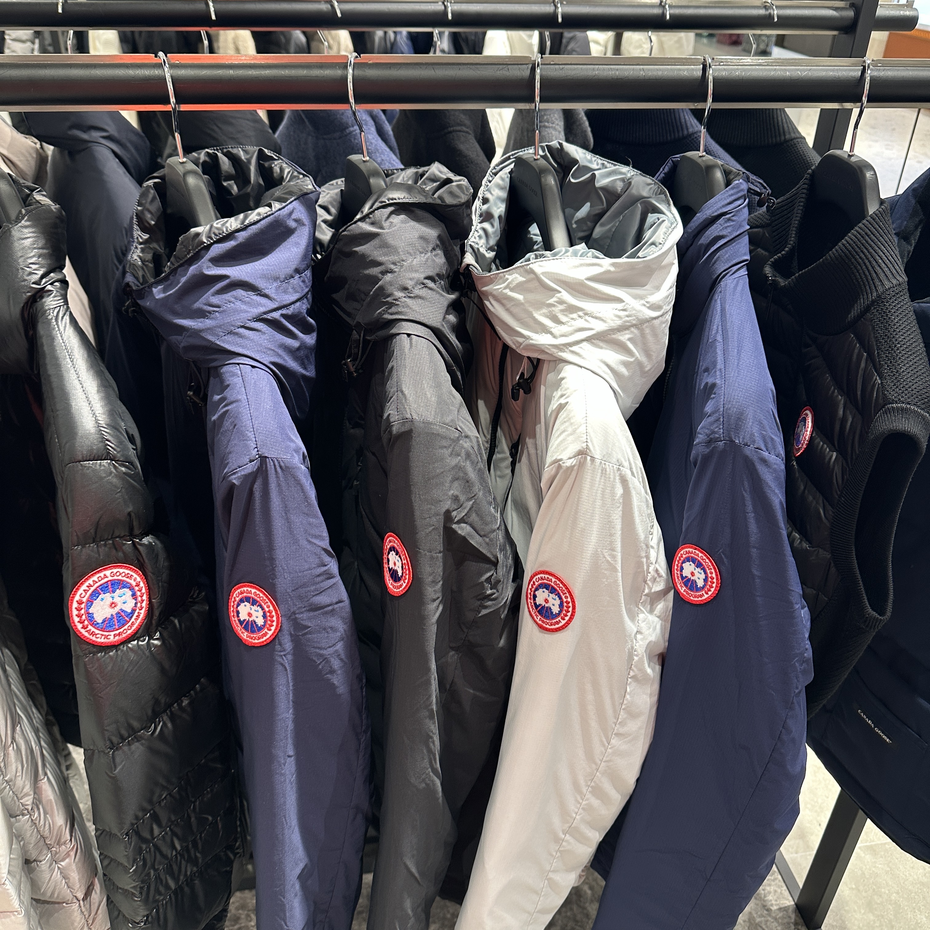 Canada Goose Lodge Down Hoody Matte Finish Black, Canada Goose Lodge Down Hoody Matte Finish Silverbirch 착용 스타일 - 3