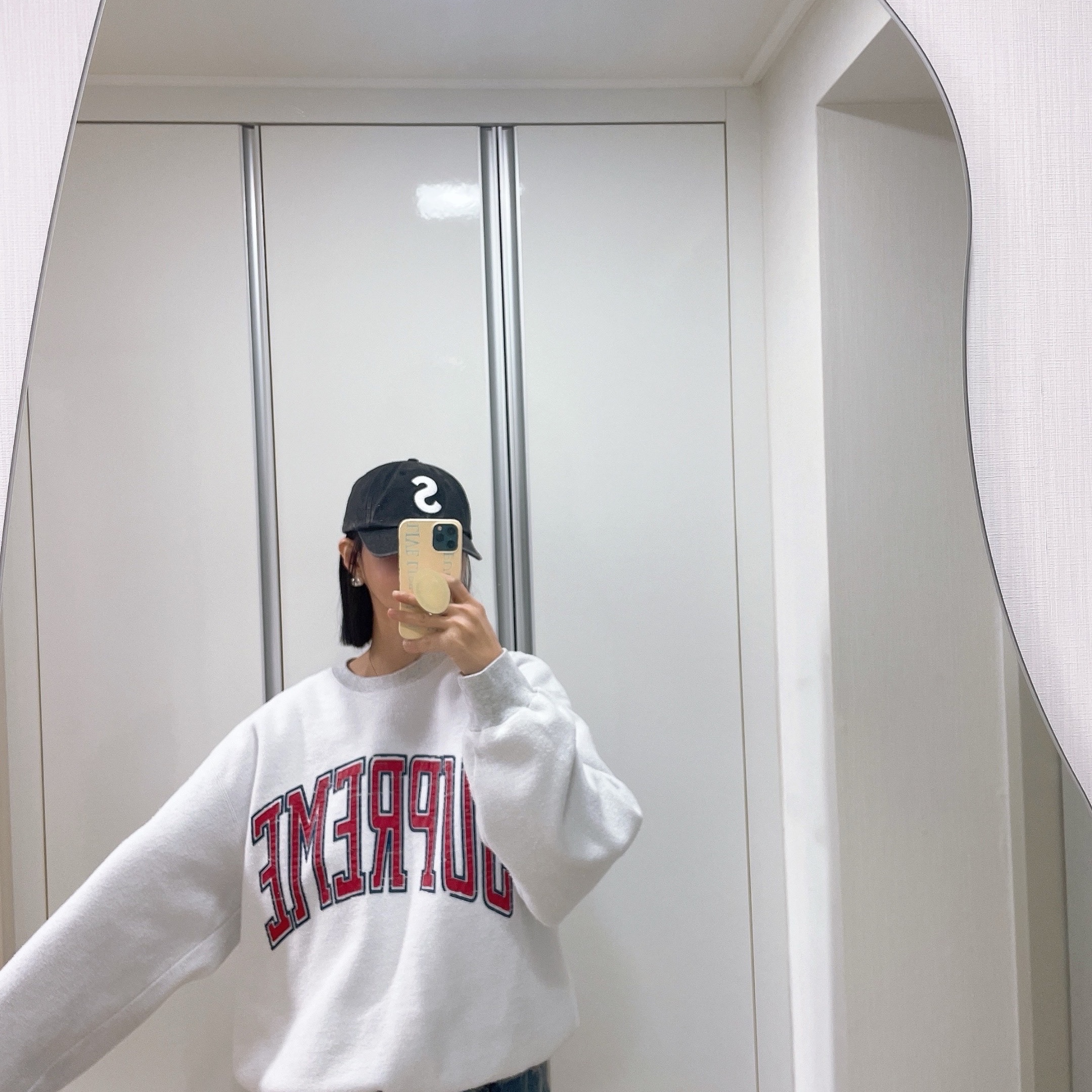 Supreme Inside Out Crewneck Ash Grey - 23FW, Supreme Pigment Canvas S Logo 6-Panel Black - 23SS 착용 스타일