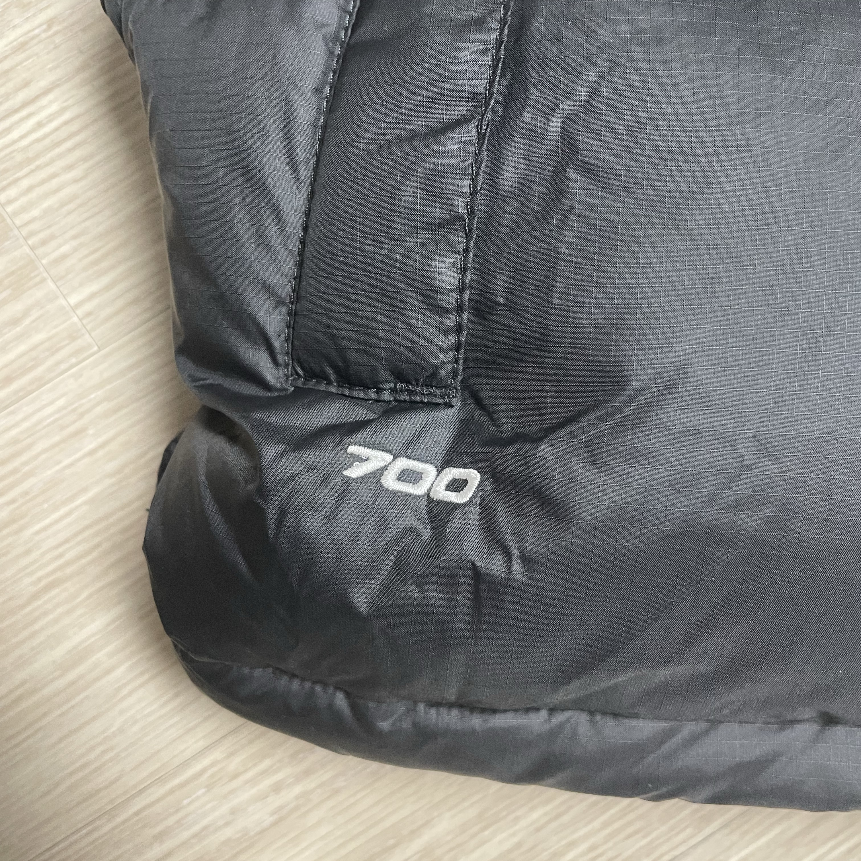 (W) The North Face 1996 Retro Nuptse Vest Black 착용 스타일 - 2