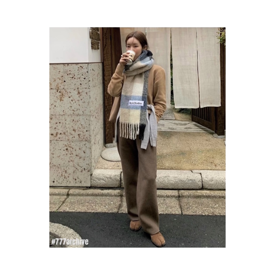 Acne Studios Mohair Check Muffler Blue Beige Black 착용 스타일 - 1