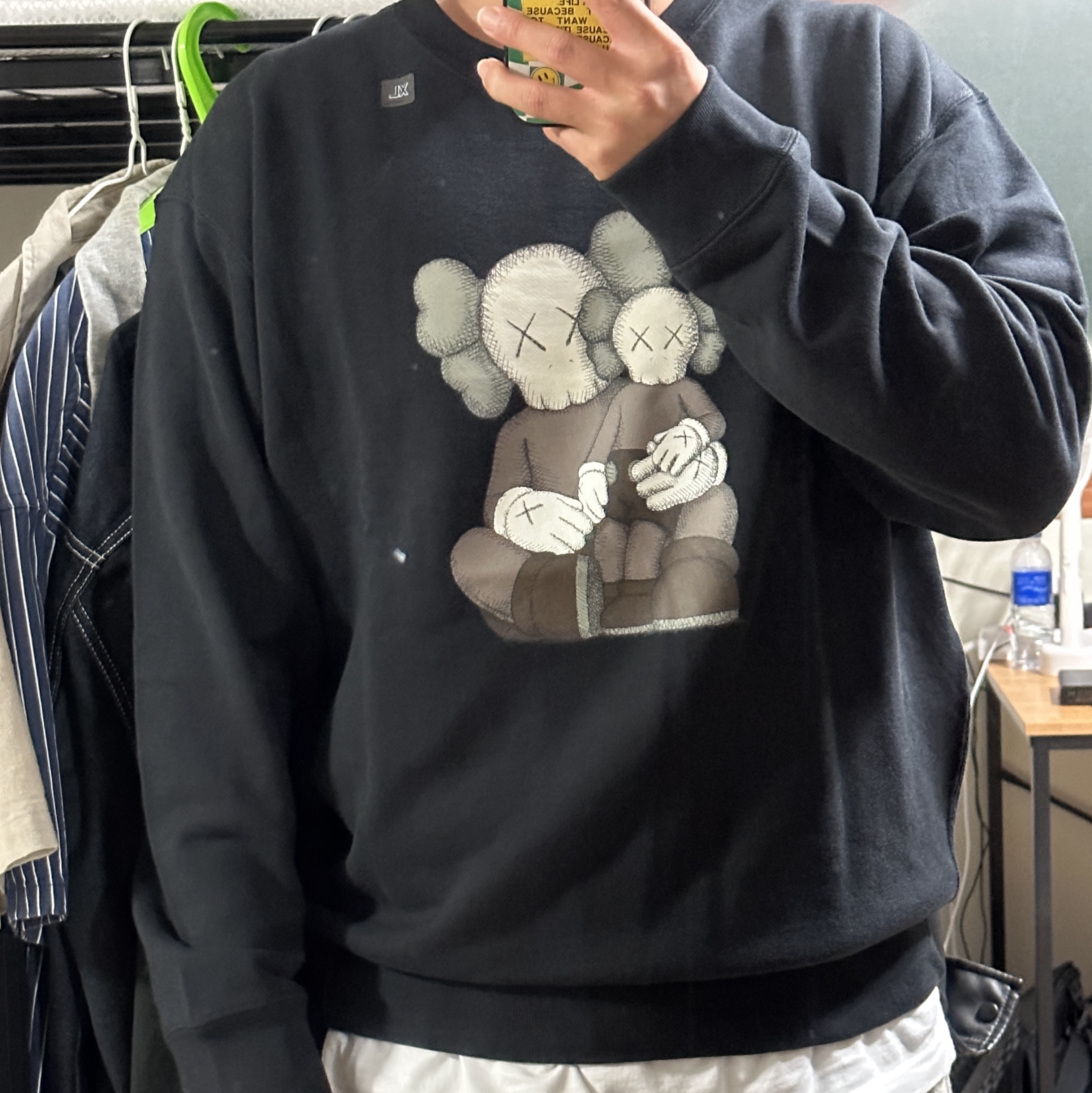 Uniqlo UT x Kaws Long Sleeve Sweatshirt Black 착용 스타일