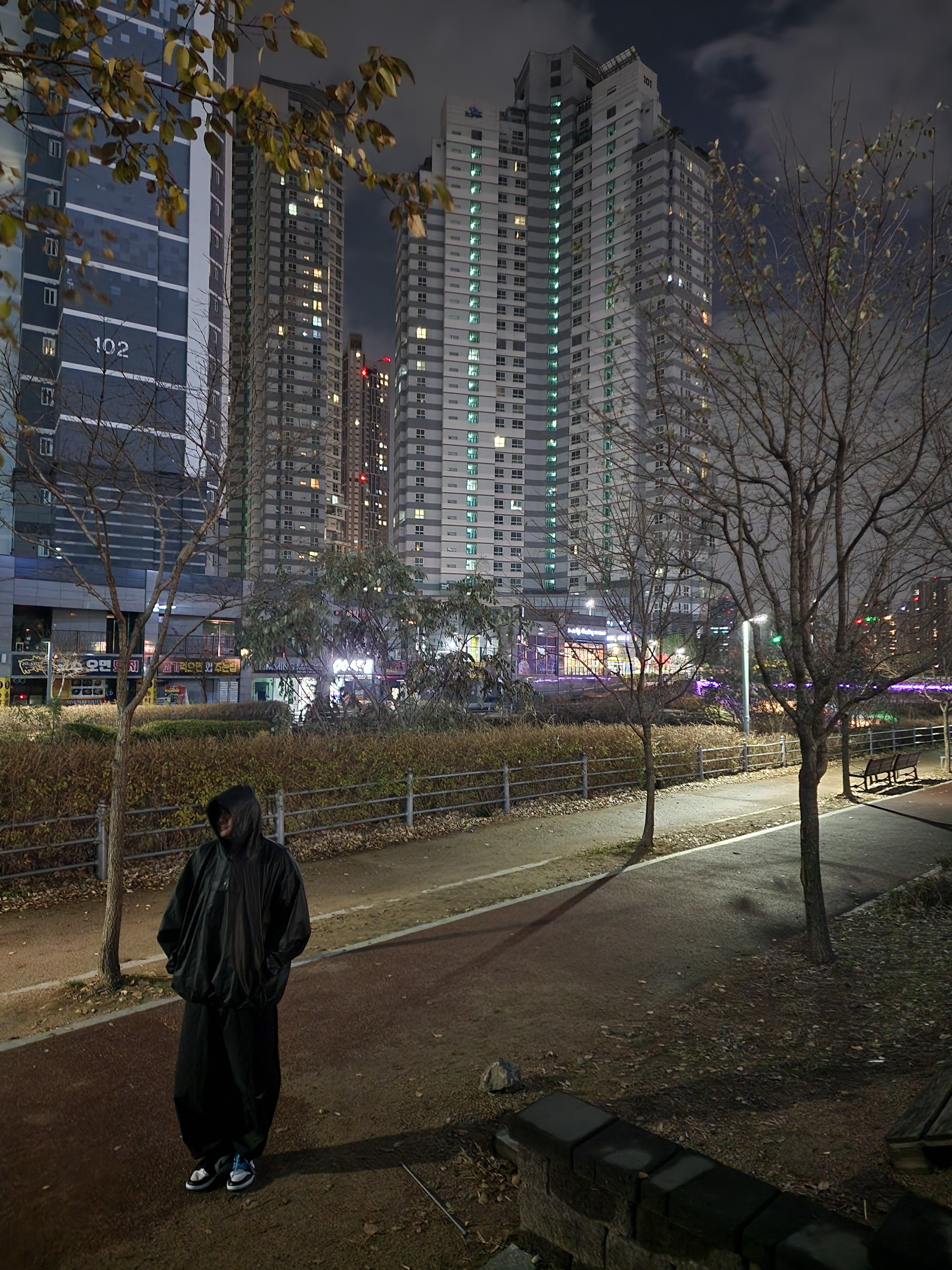 Yeezy Gap Engineered By Balenciaga Coated Cotton Anorak Black, Undermycar Shinsegae Pop-Up T-Shirt Scandinavian - 22SS 착용 스타일 - 1