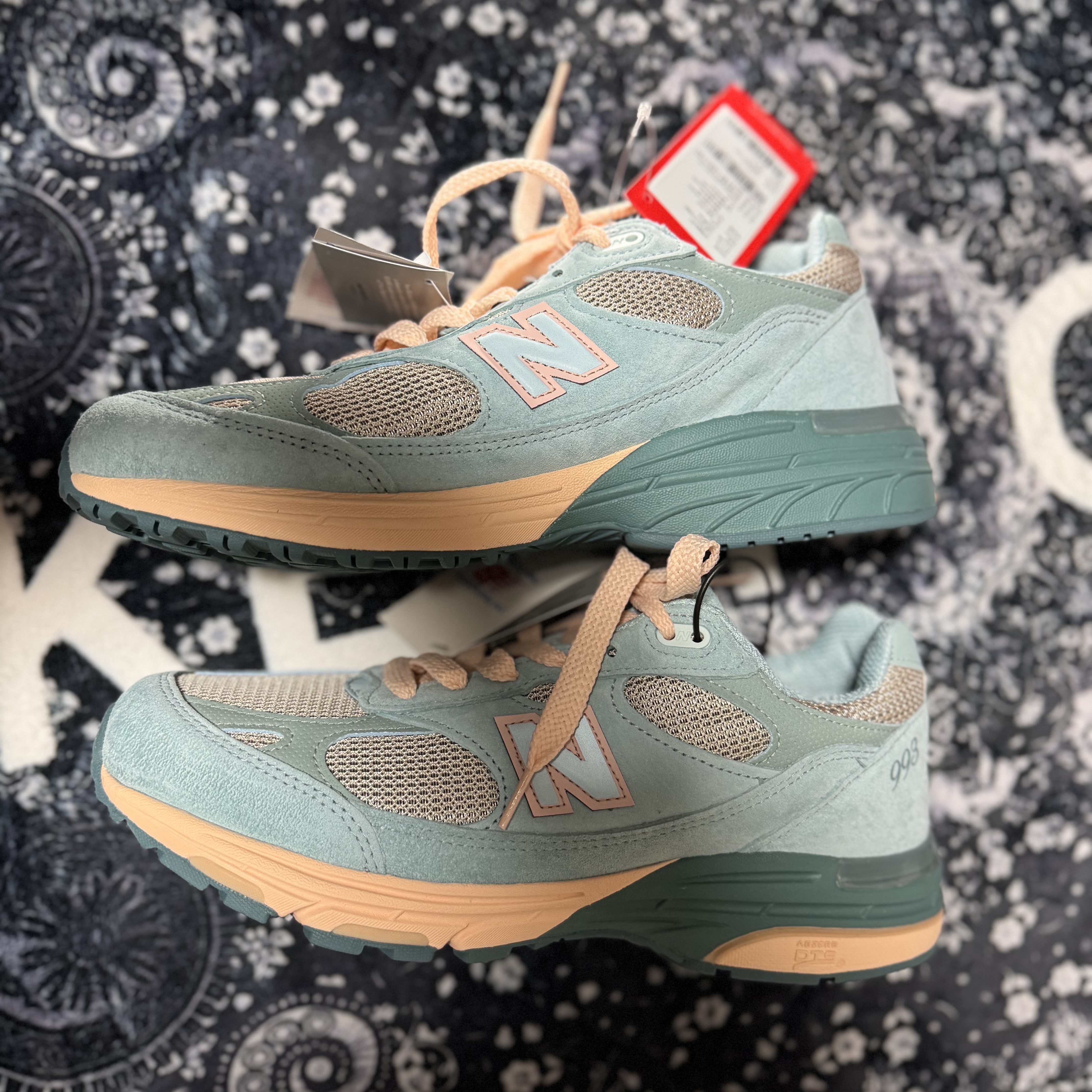 New Balance x Joe Freshgoods 993 Made in USA Arctic Blue 착용 스타일 - 2