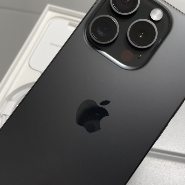 Apple iPhone 15 Pro 256GB Black Titanium (Korean Ver.) 착용 스타일