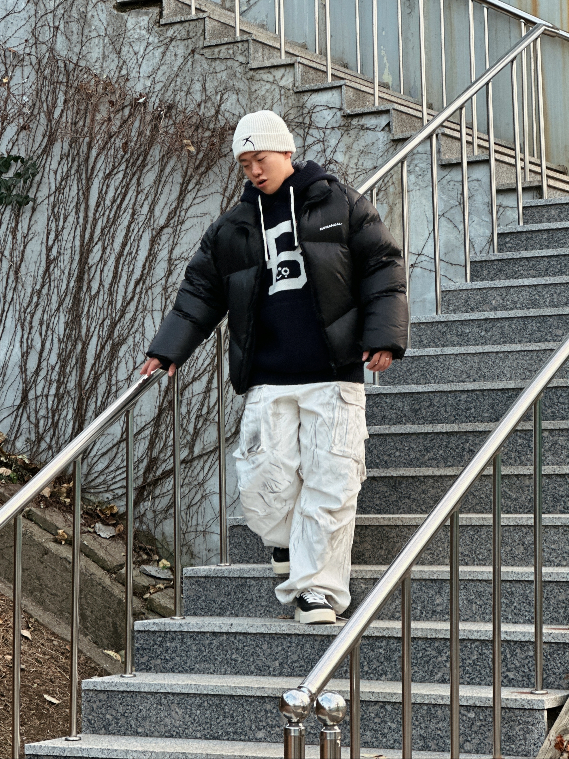 Nos Couleurs 01 Cargo Pants Dirty Washing 착용 스타일 - 2