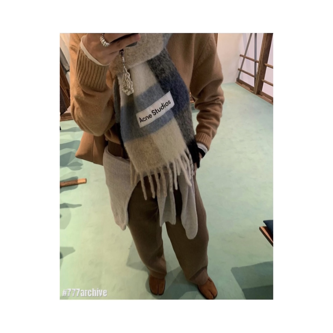 Acne Studios Mohair Check Muffler Blue Beige Black 착용 스타일 - 4