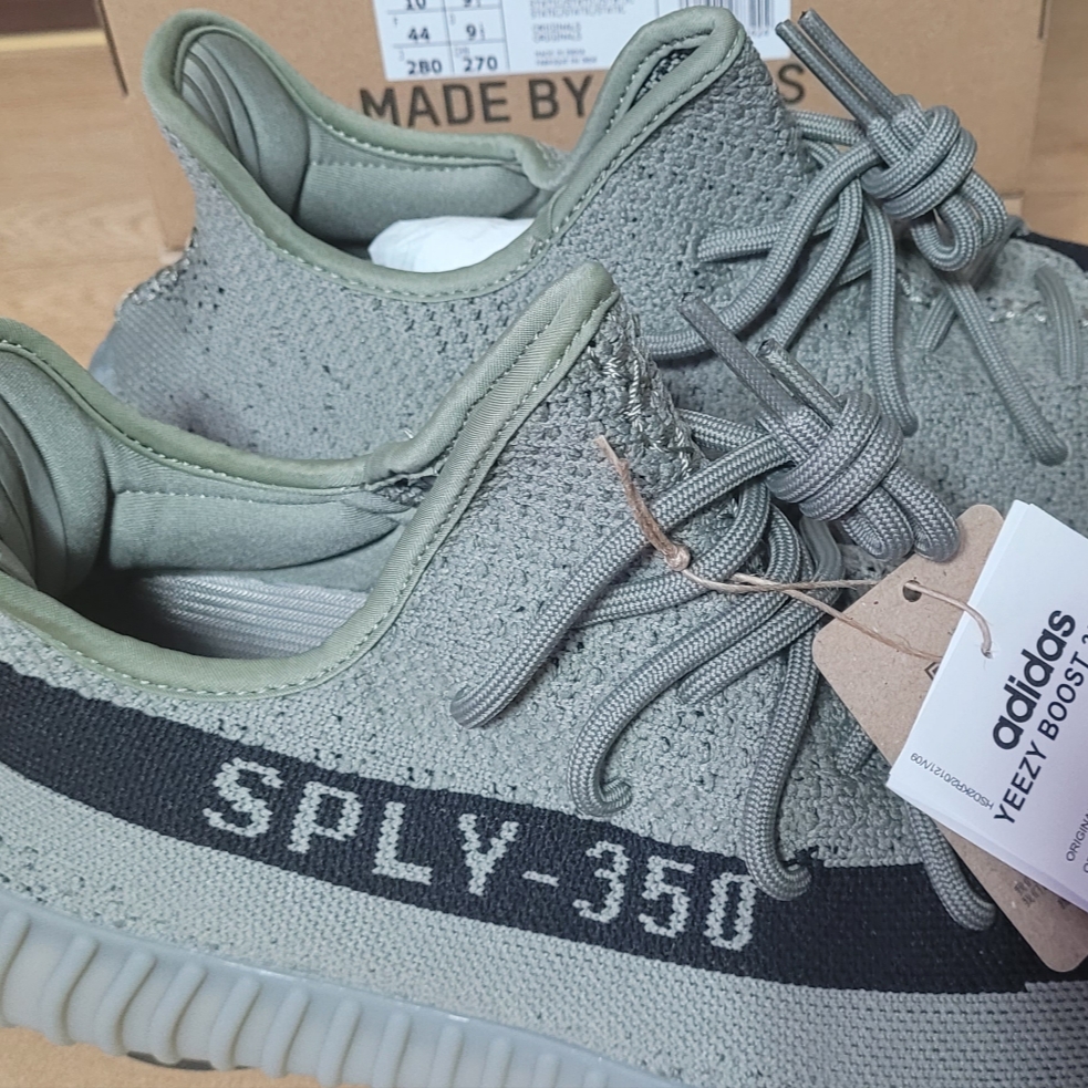 Adidas Yeezy Boost 350 V2 Granite Core Black 착용 스타일