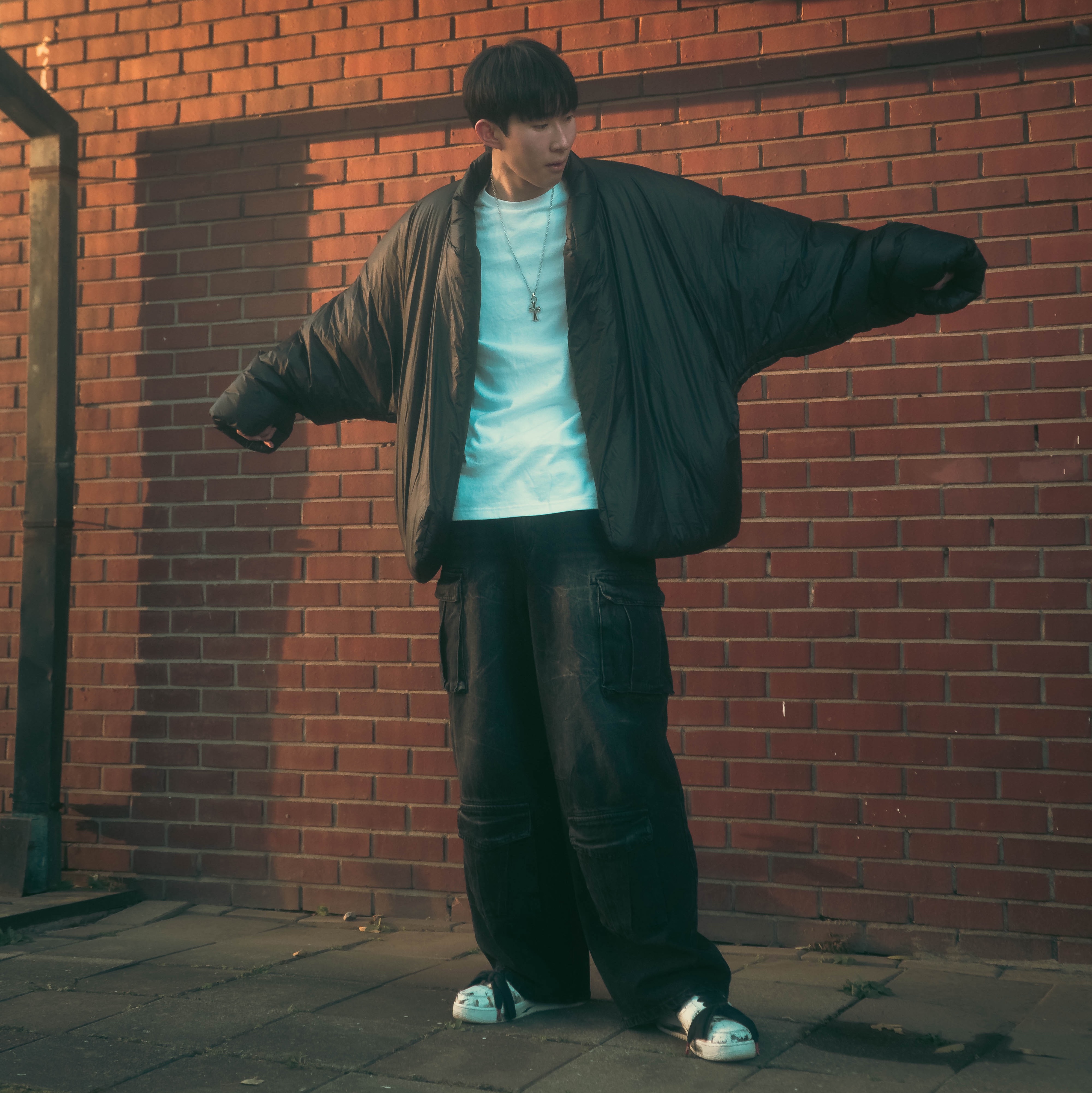 Yeezy Gap Engineered By Balenciaga Round Jacket 2 Black, Nike x Peaceminusone Air Force 1 Low Para-Noise 2.0 착용 스타일 - 2
