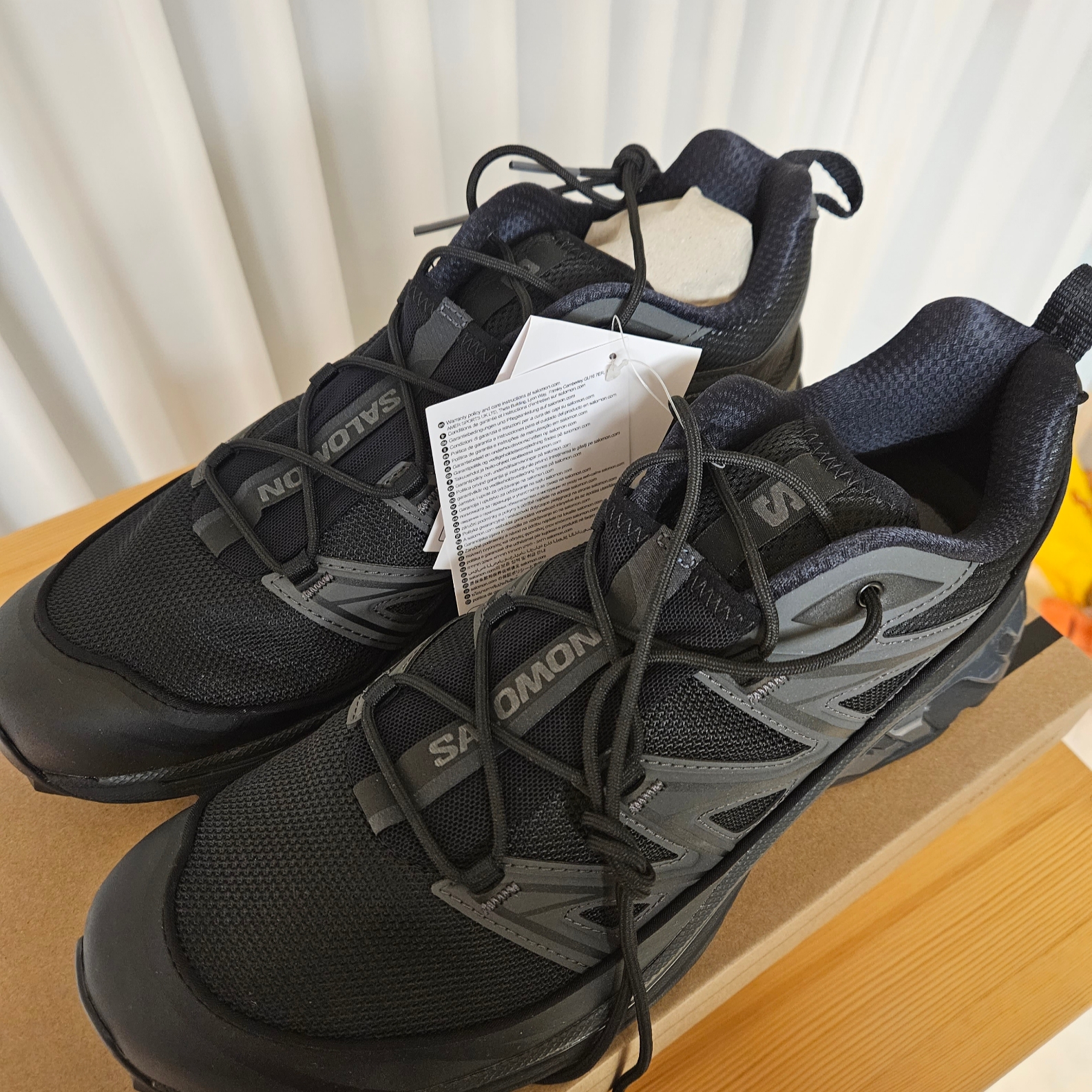 Salomon XT-6 Expanse Black Ebony 착용 스타일 - 1