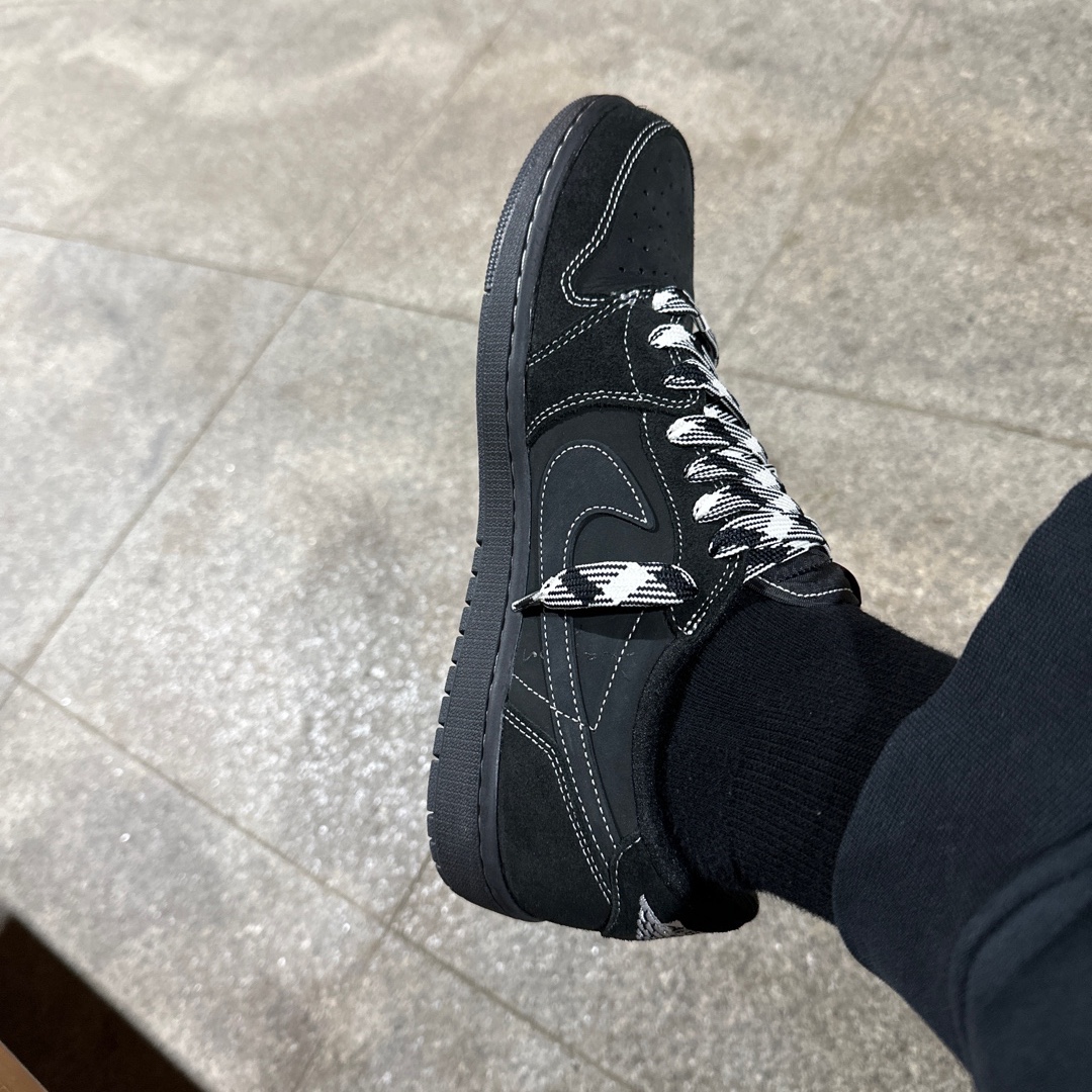 Jordan 1 x Travis Scott Retro Low OG SP Black Phantom 착용 스타일