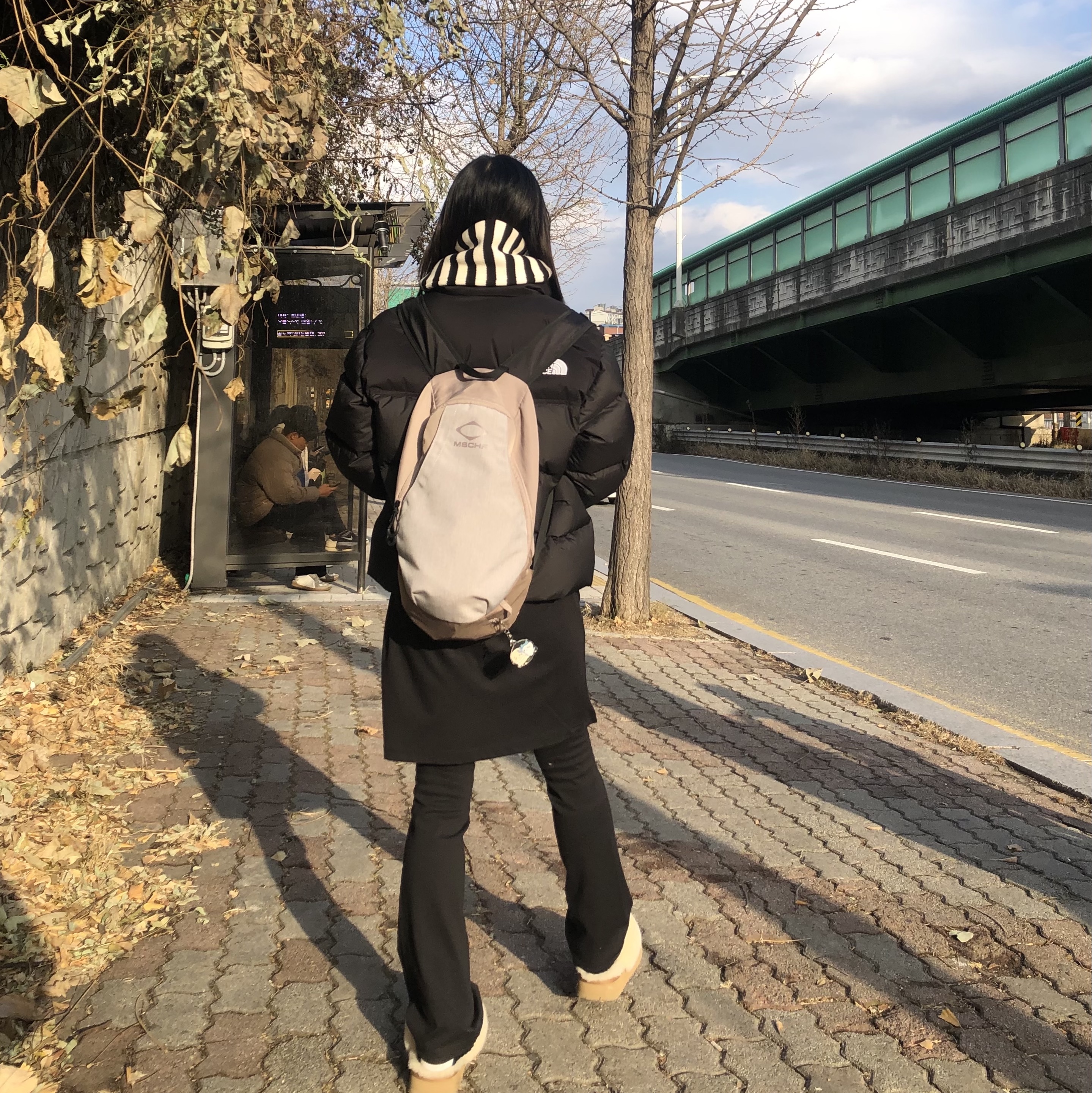 Mischief Rhombus Backpack Pink Grey 착용 스타일 - 1
