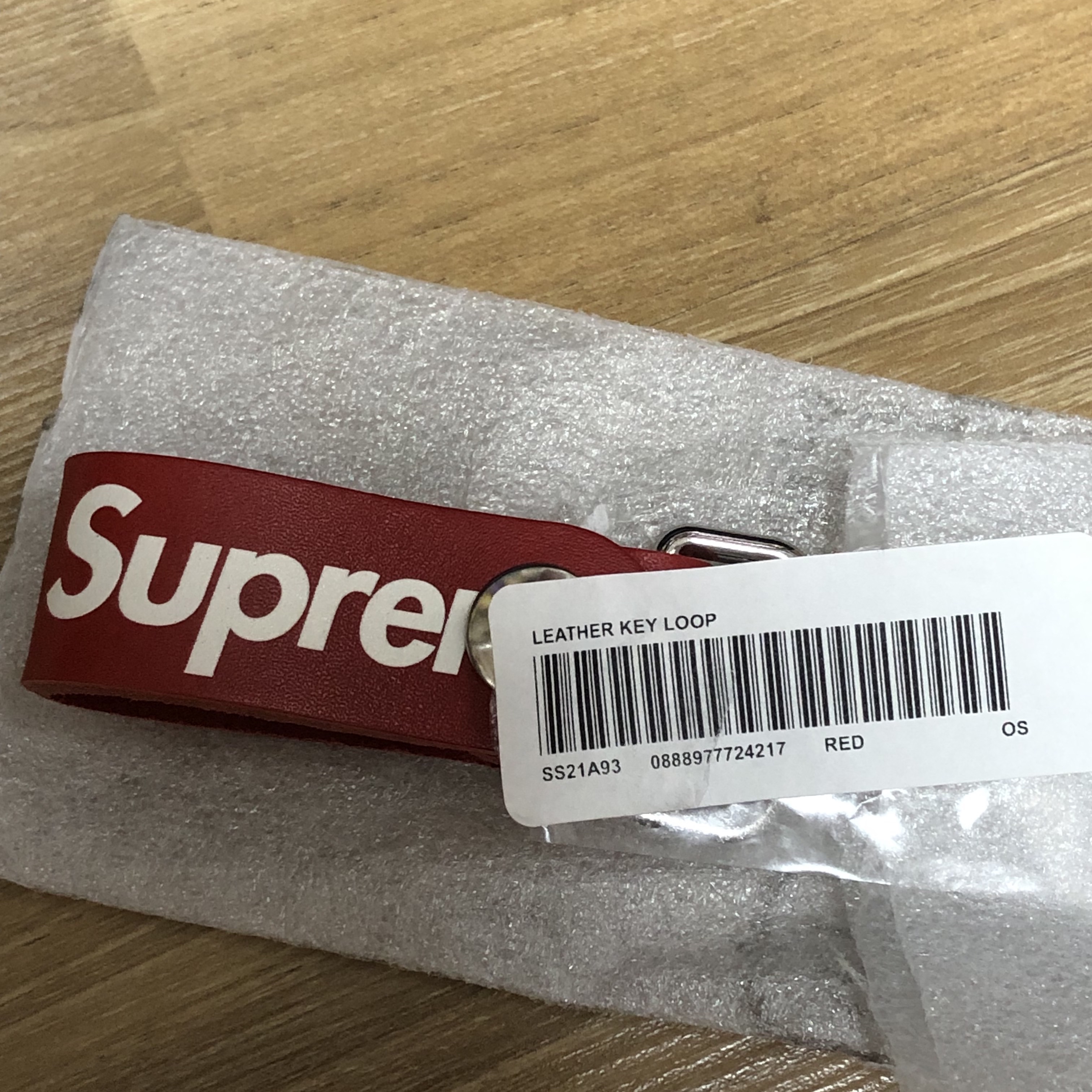 Supreme Leather Key Loop Red - 21SS 착용 스타일