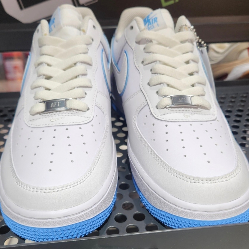 Nike Air Force 1 '07 White University Blue 착용 스타일