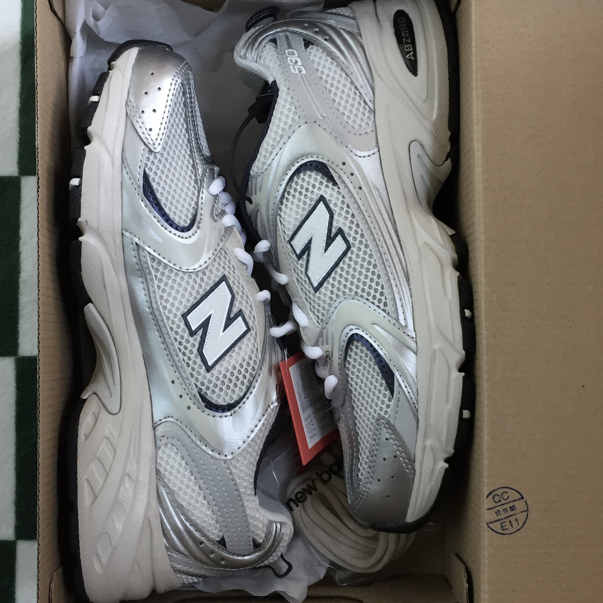 New Balance 530 Steel Grey 착용 스타일