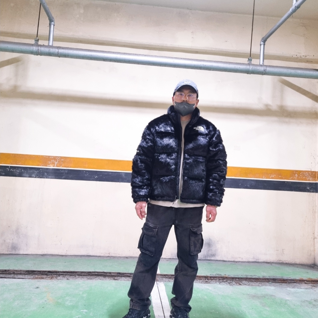 Supreme x The North Face Faux Fur Nuptse Jacket Black - 20FW, Nike H86 Kyrie Friends Cap Black 착용 스타일 - 1